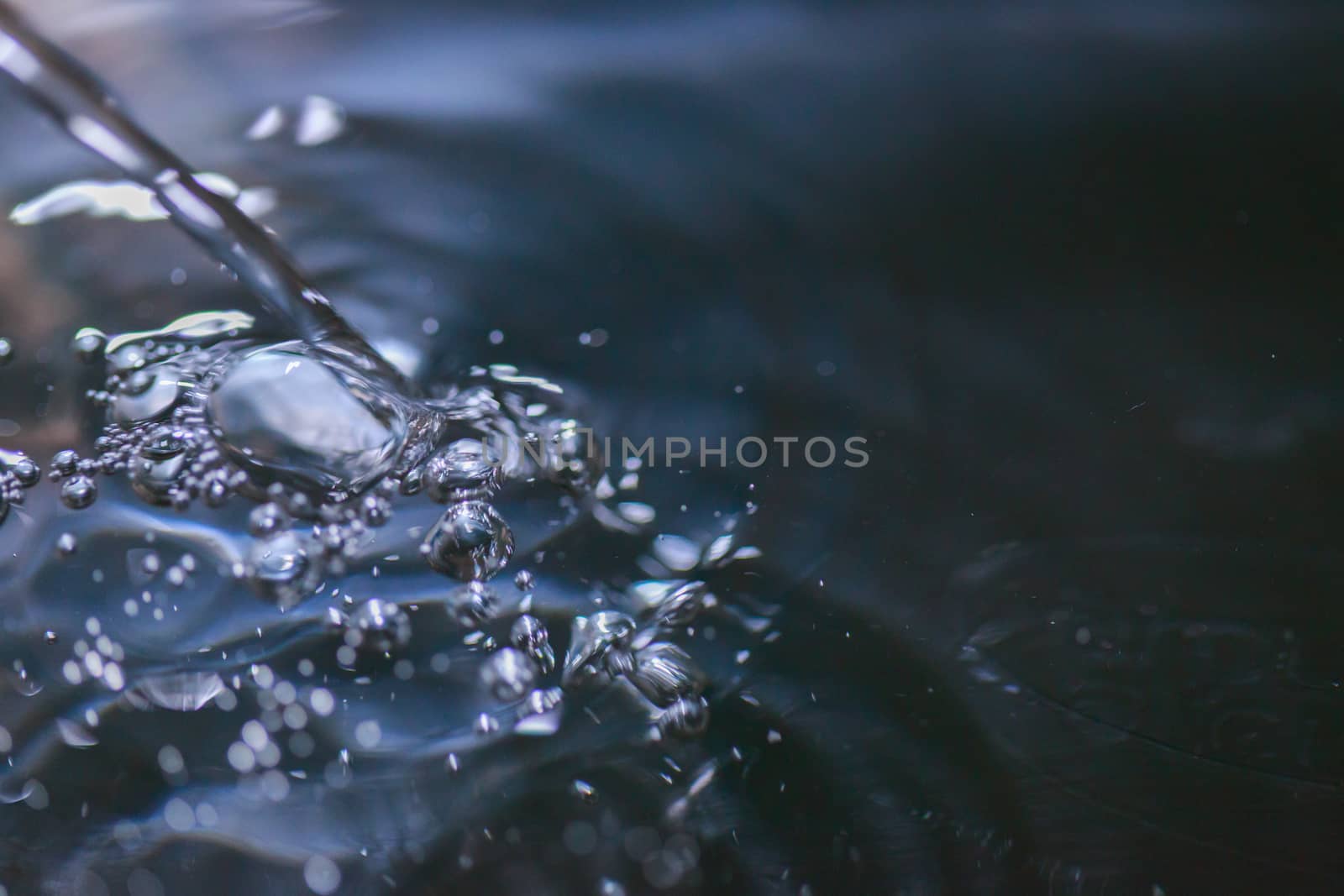 Light draws in the water