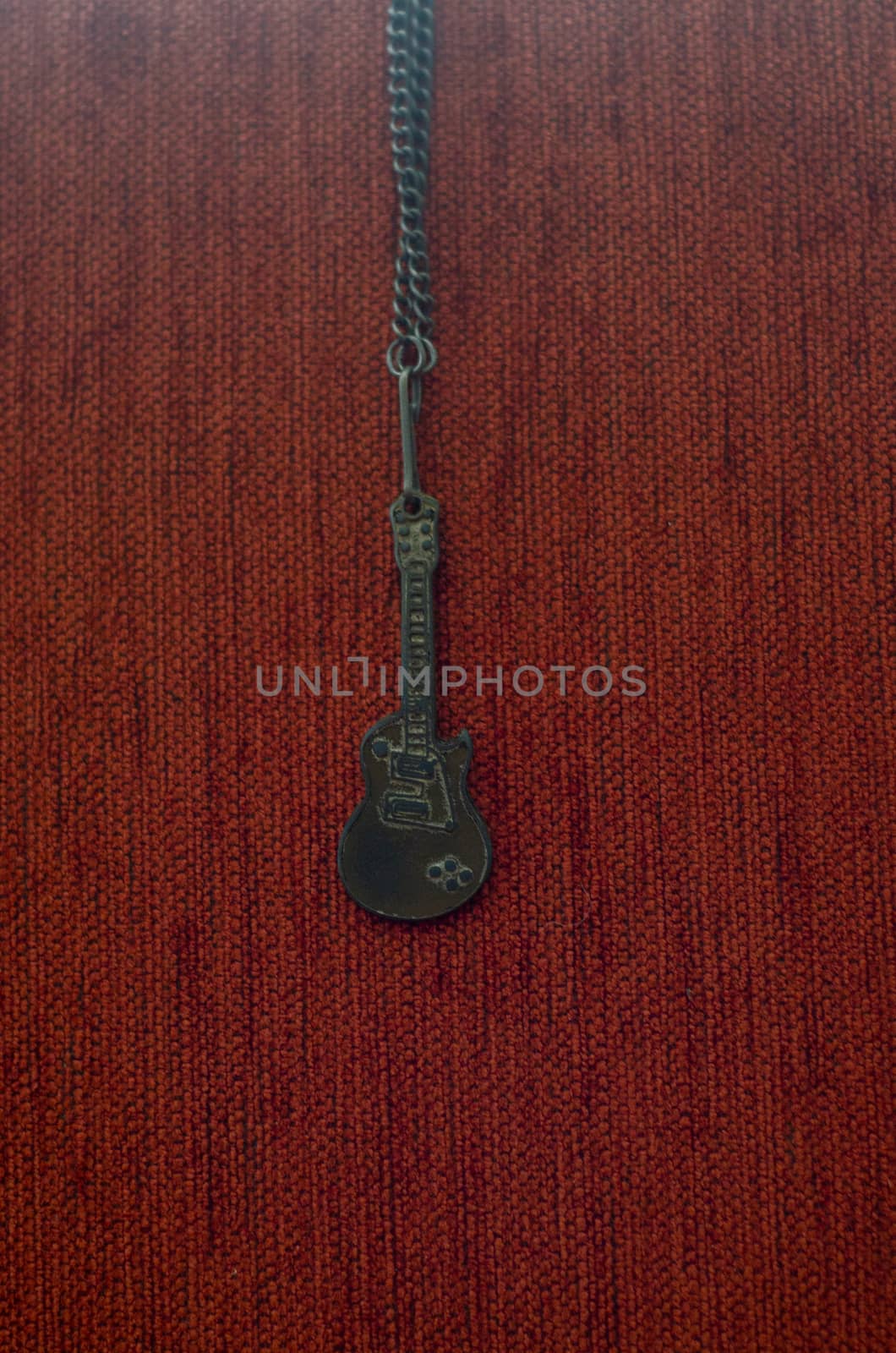 Old Rusty Guitar Necklace, Vintage Rusty Guitar Necklace, Accessory by Hasilyus