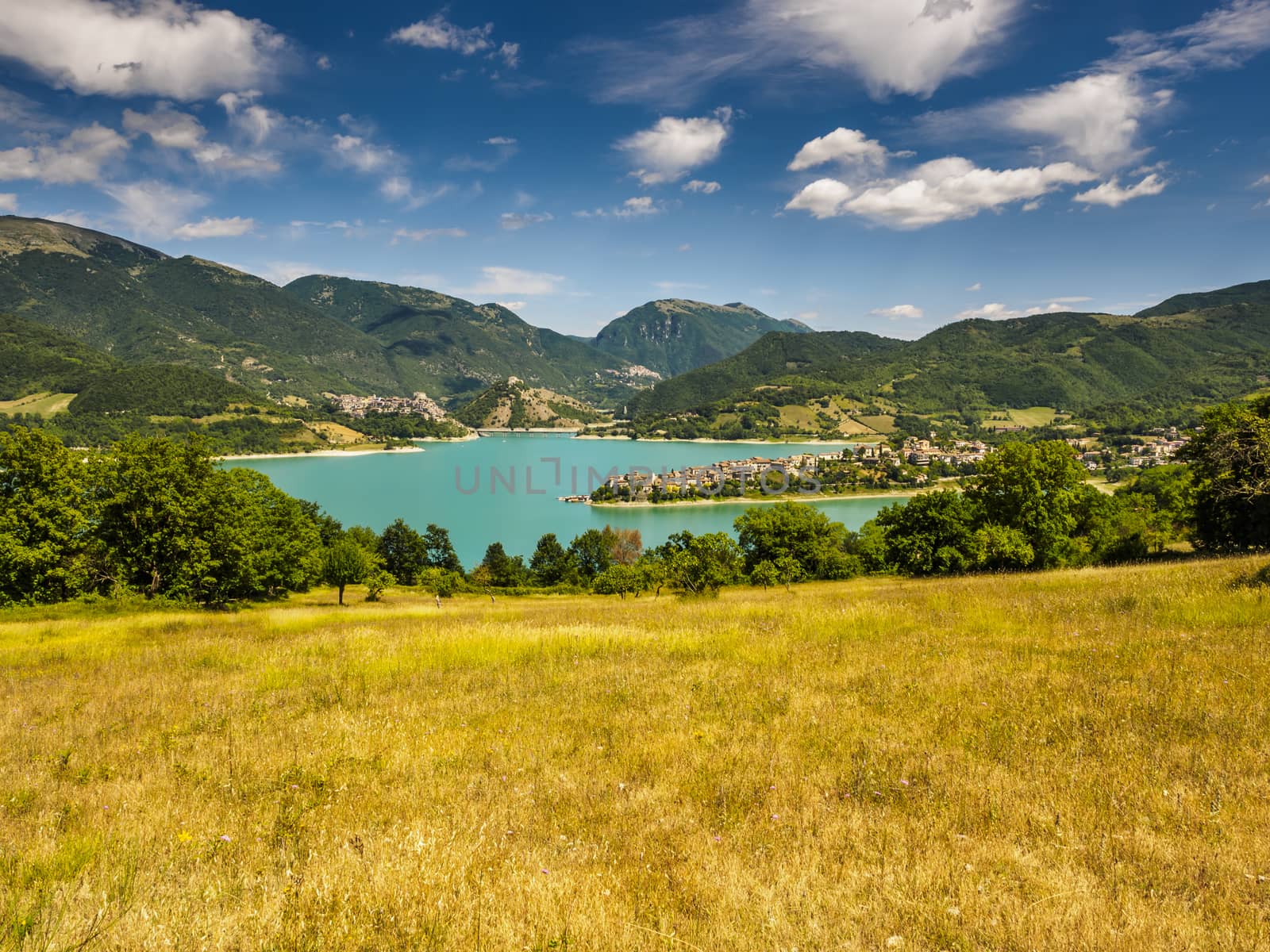 Lago del Turano by vinciber