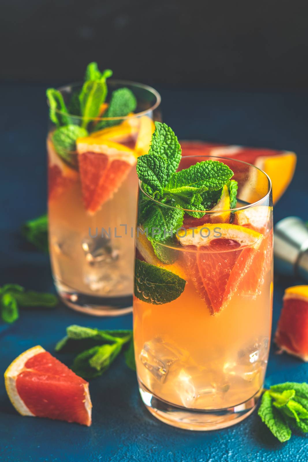 Grapefruit and mint gin tonic drink by ArtSvitlyna