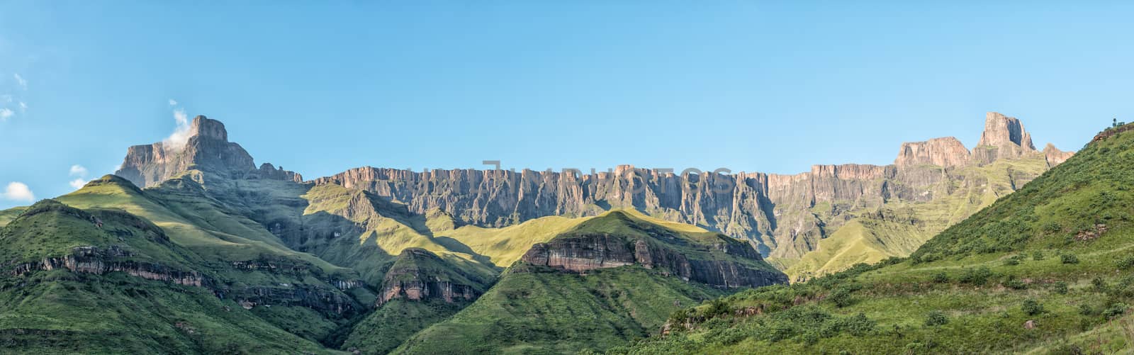 Panoramic view from Tugela Gorge hiking trail towards the Amphit by dpreezg