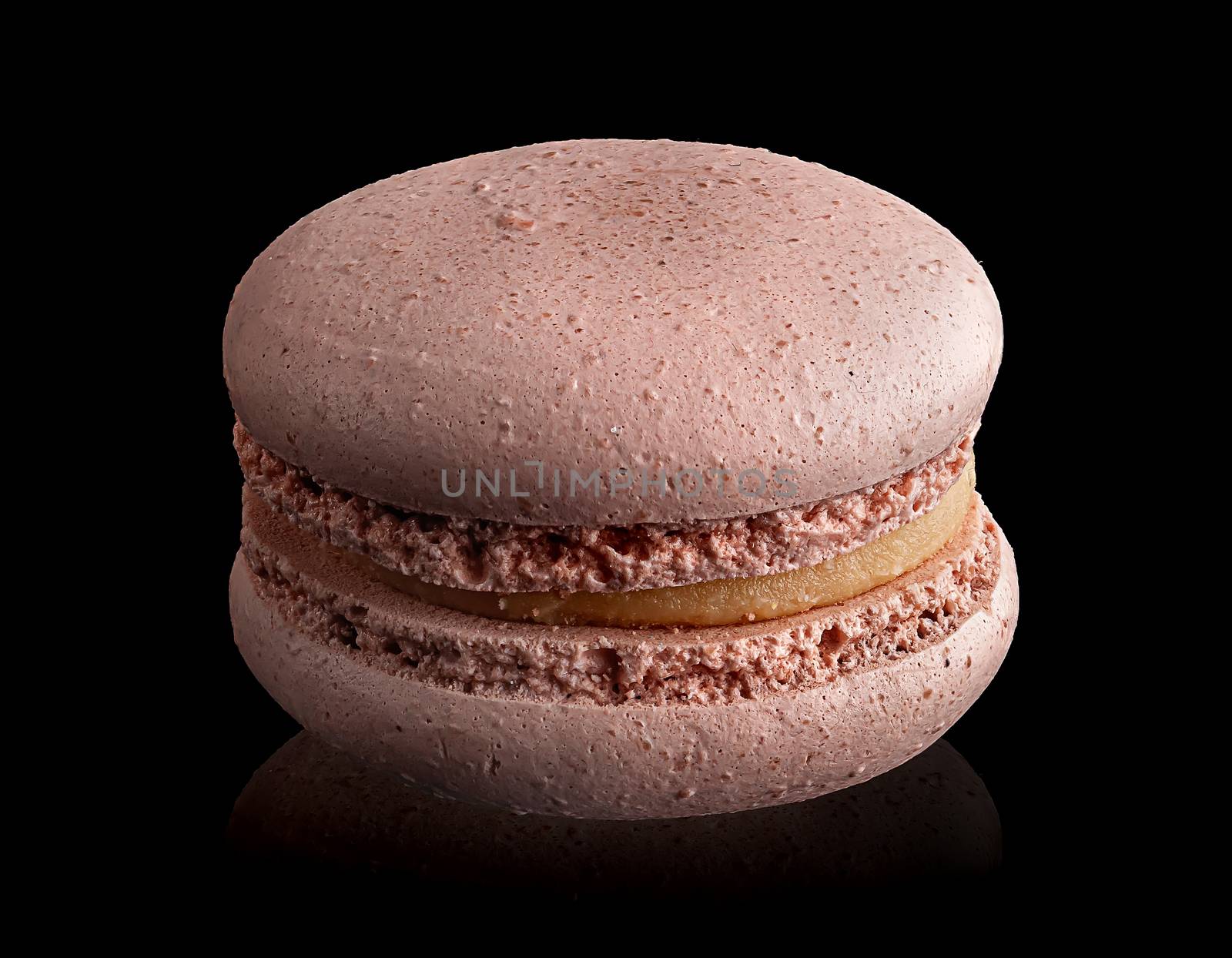 Single beige macaroon angled view by Cipariss