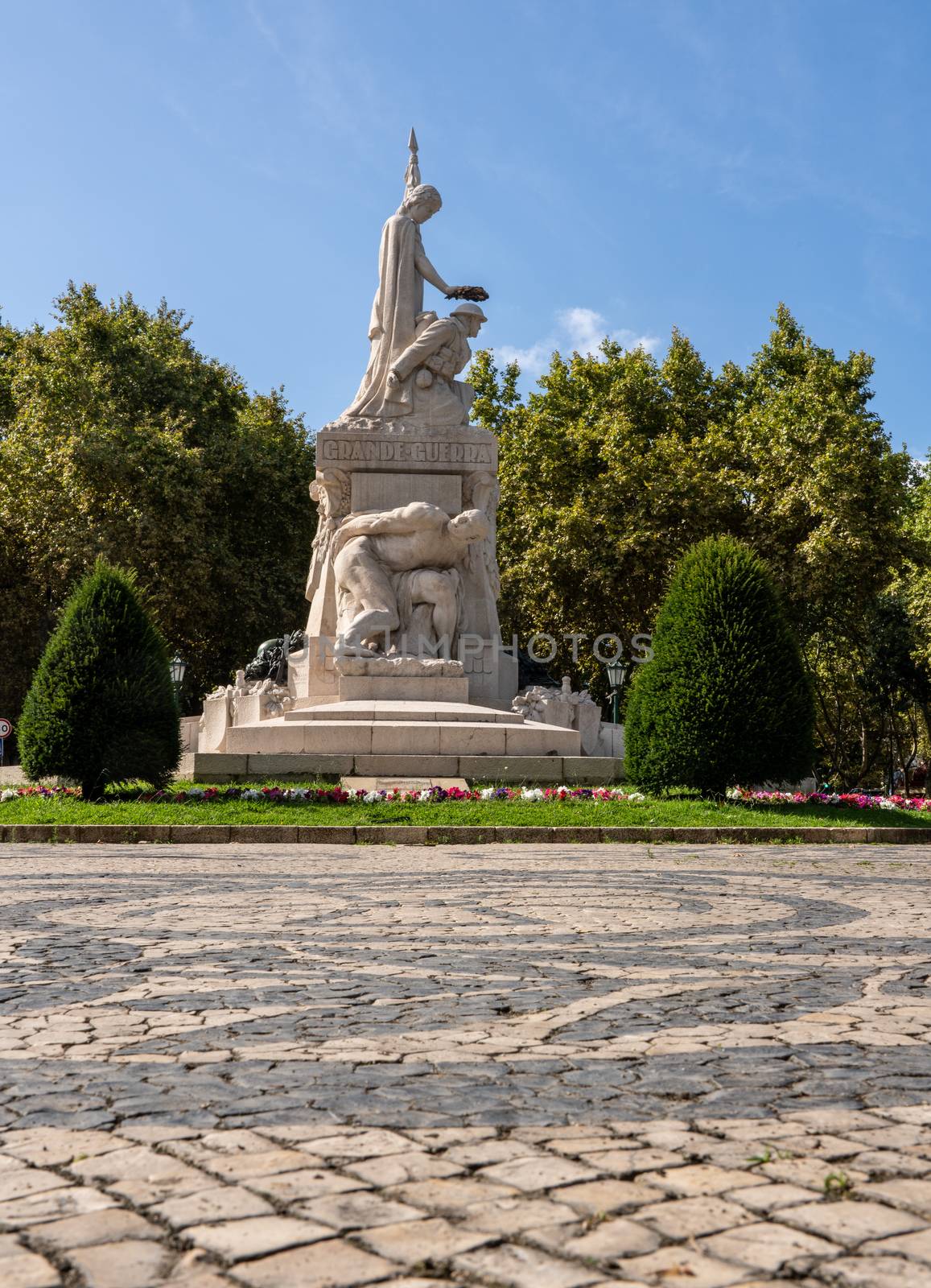 Monument to the dead of the Great War in Lisbon by steheap