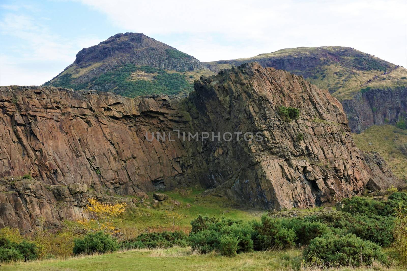 Edinburgh - view over dramatic rocks to Arthur's seat