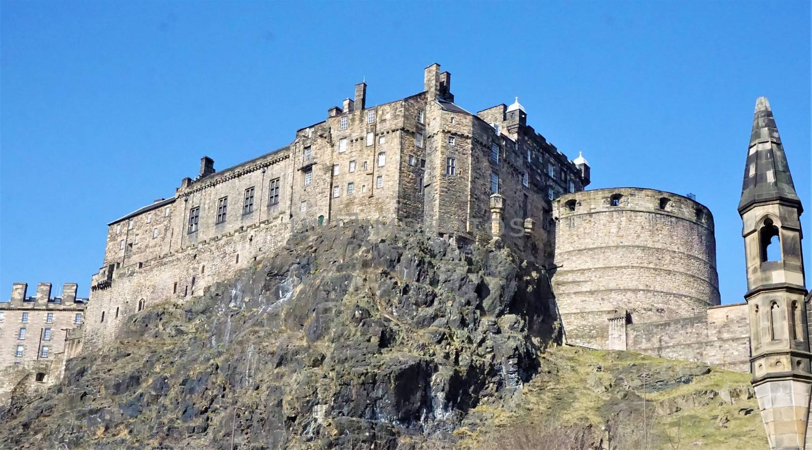 Photo of Edinburgh castle from the Grassmarket square