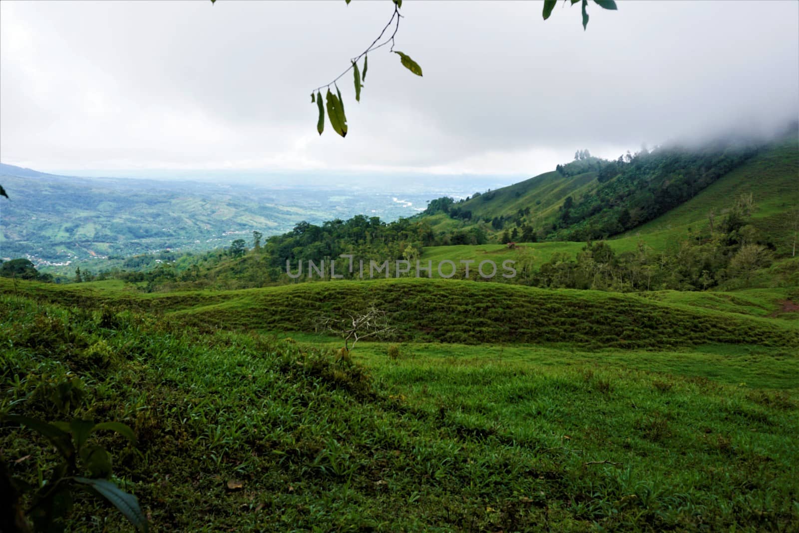 Hills near Las Quebradas Biological Center Perez Zeledon by pisces2386