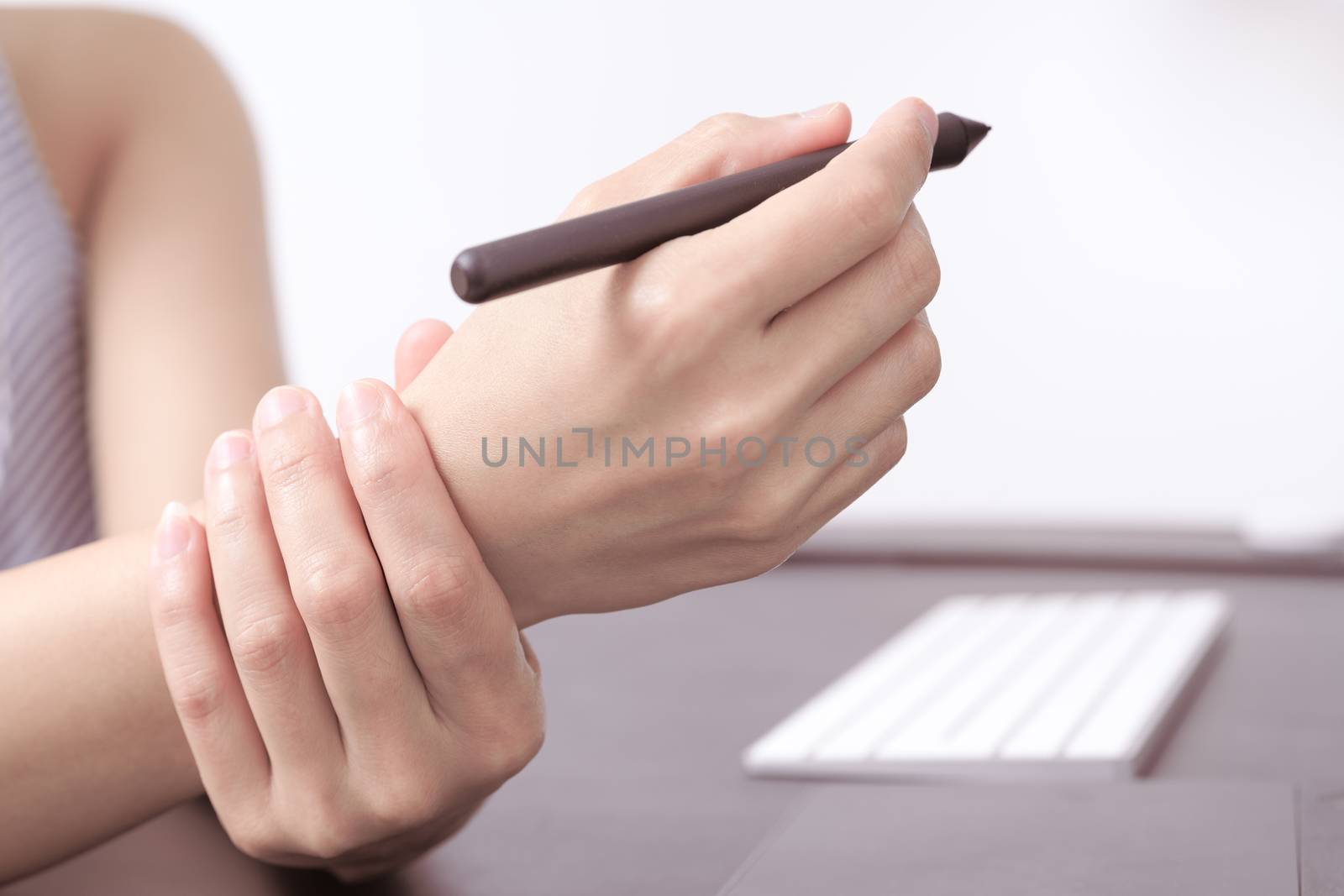 woman wrist arm pain long use pen mouse working. office syndrome by psodaz