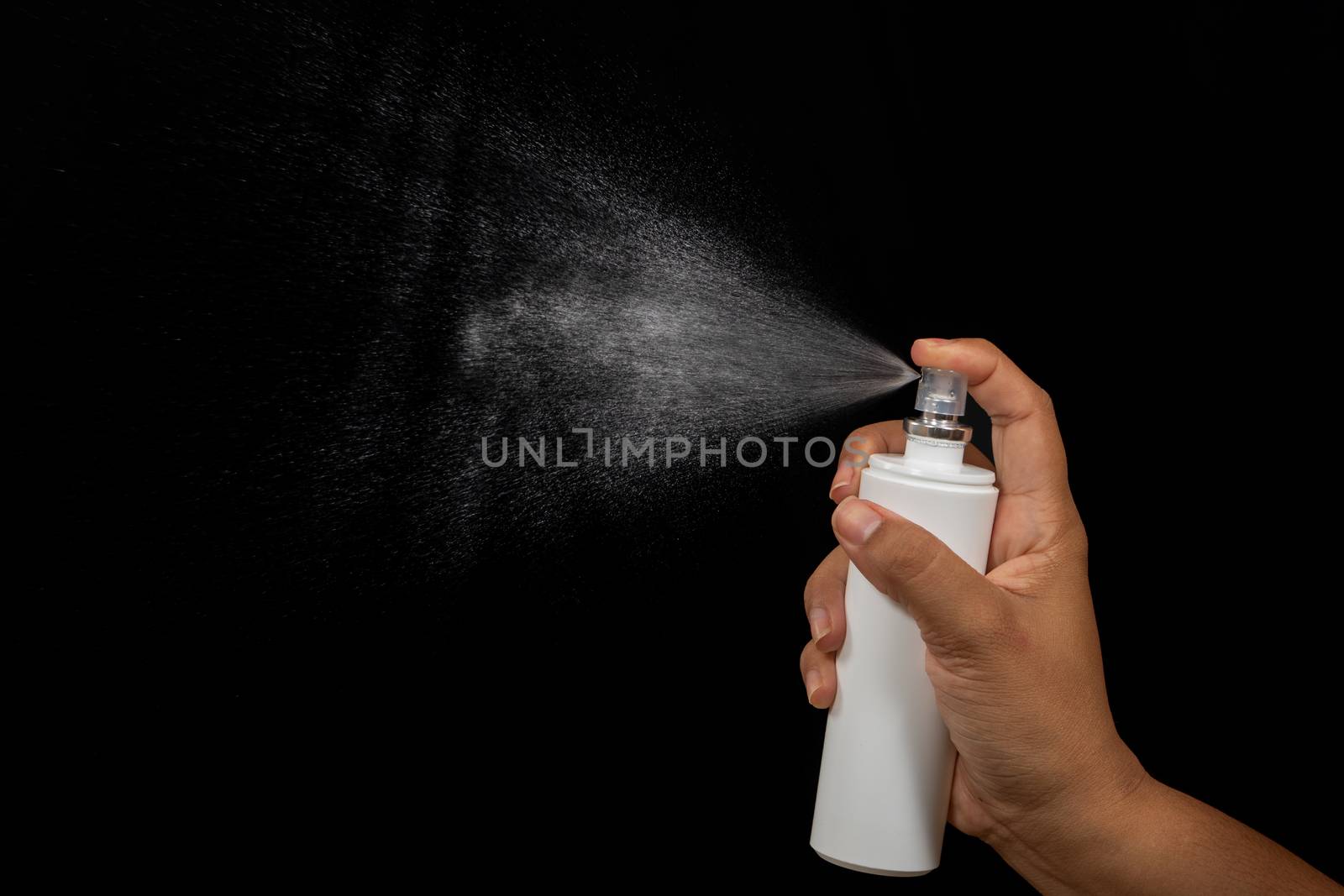 Spray, Pulverized fluid getting out from a container withstood by a human hand