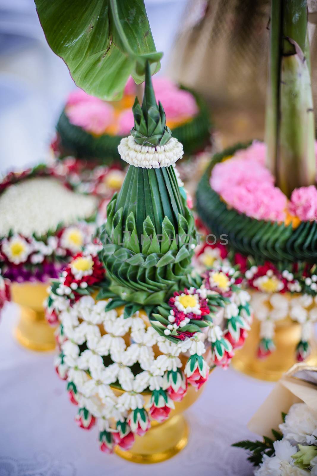 Flower tray for Thai traditional wedding by psodaz