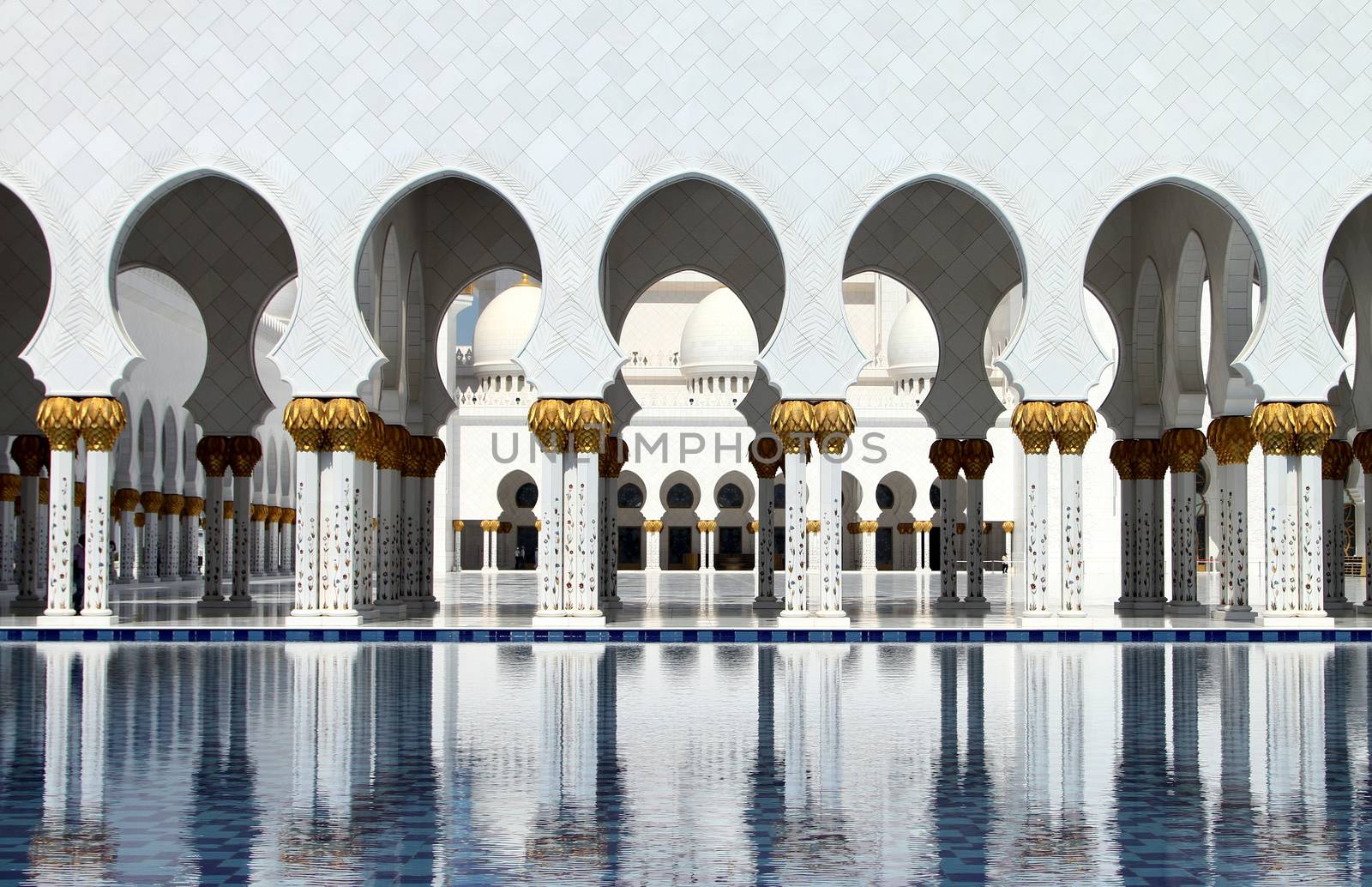 A side view of the Sheikh Zayed Grand Mosque.