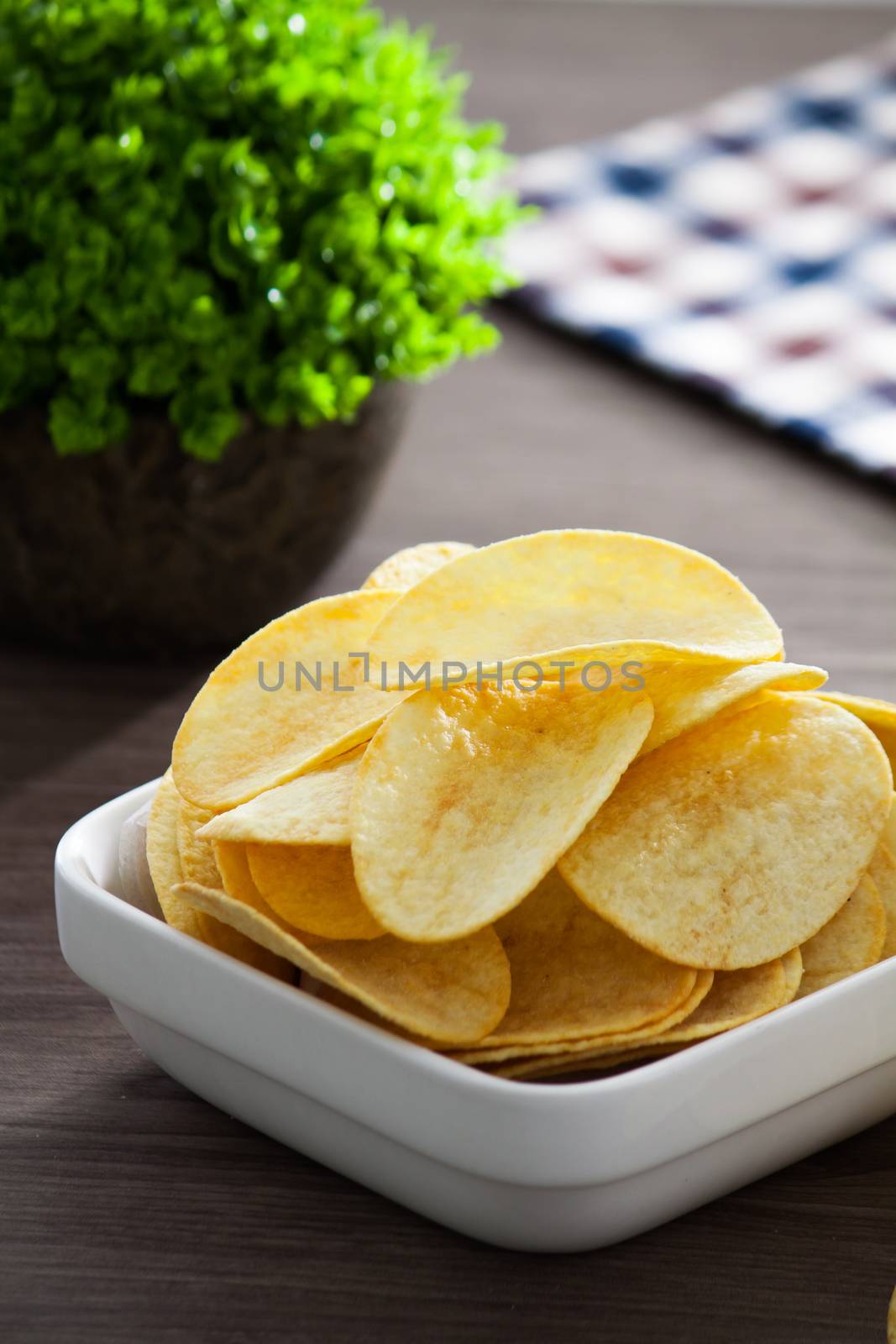 Bowl of potato chip by tehcheesiong
