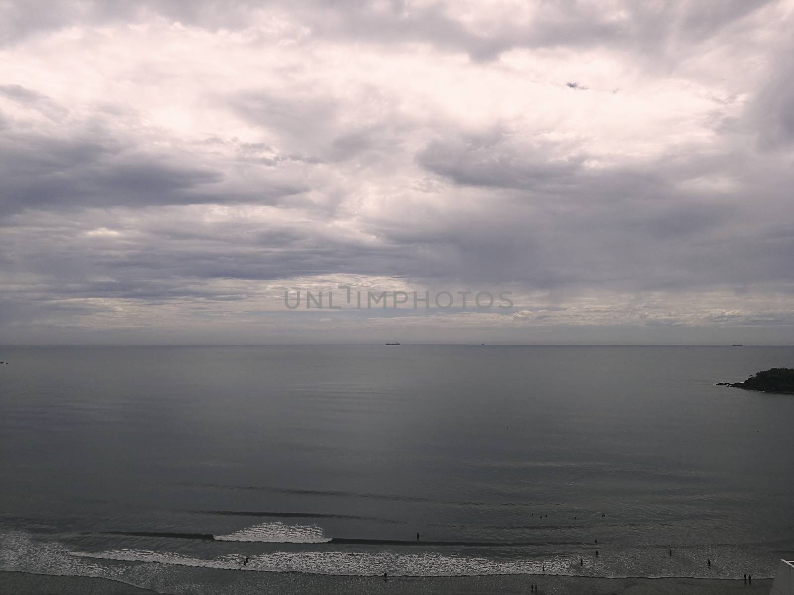 Beach coast with grayish sky, boats by raul_ruiz