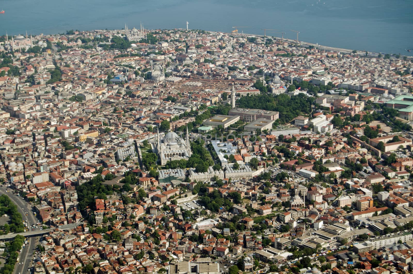 Aerial view of the old city of Istanbul with the mosques of Murat Pasa Camii, Beyazit Camii, and the famous Blue Mosque dominating the skyline.