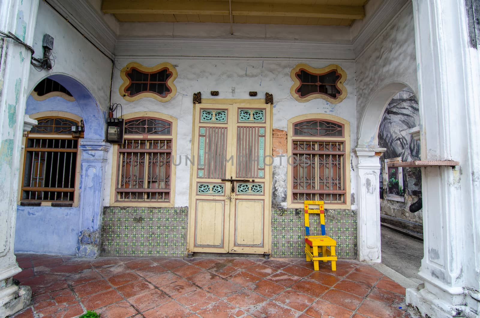 Old chinese “5 kaki” (goh kha ki ) roofted continuous walkway at Goergetown World Heritage.