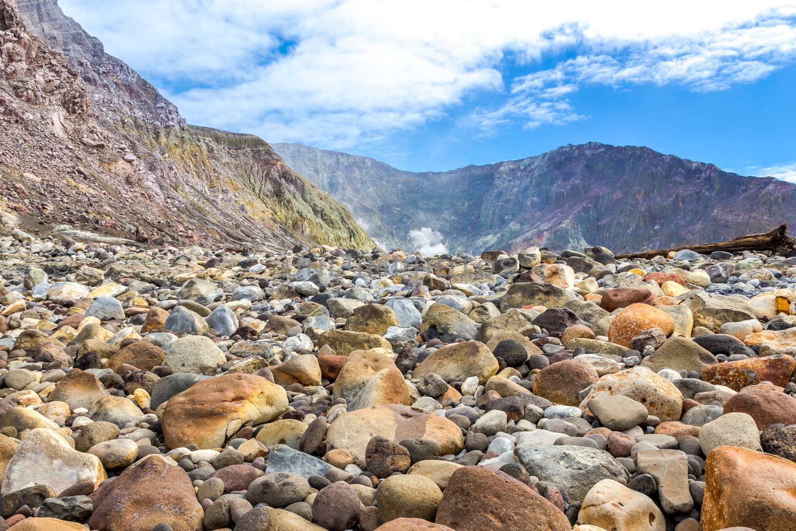 Active Volcano at White Island New Zealand. by SeuMelhorClick