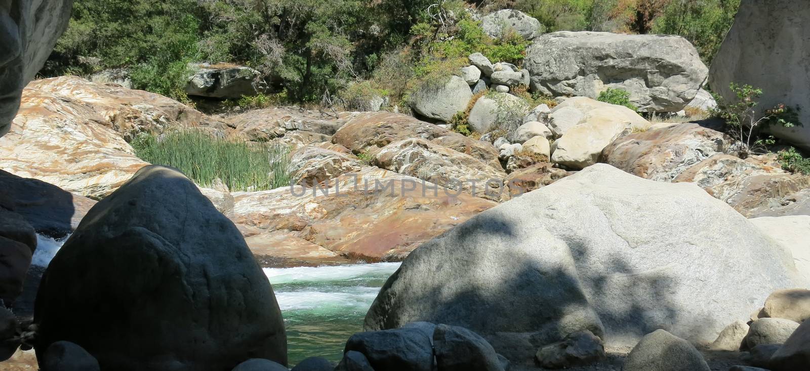 Many large boulders surround a river bed inside Sequoia National Forest.