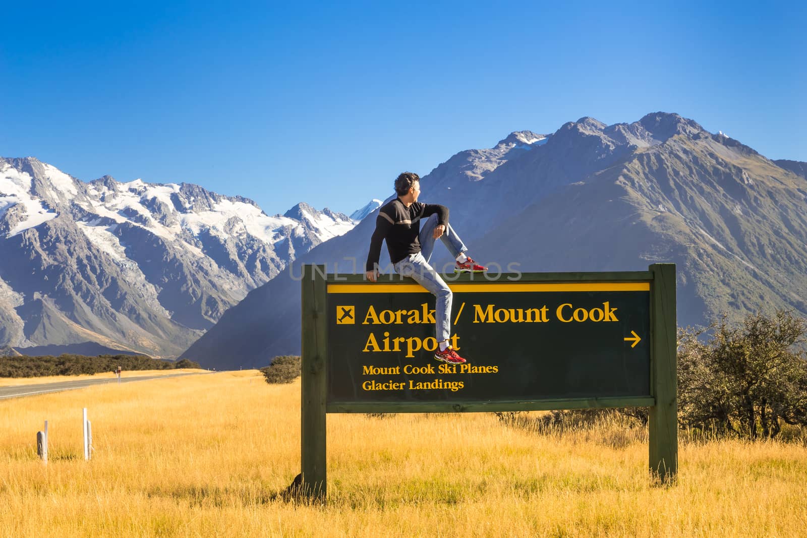 Mount Cook, New Zealand. by SeuMelhorClick