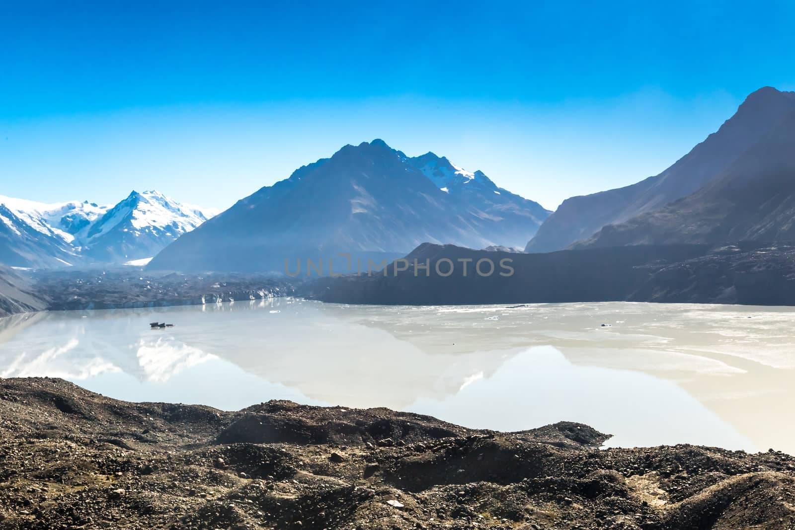 Mount Cook, New Zealand. by SeuMelhorClick