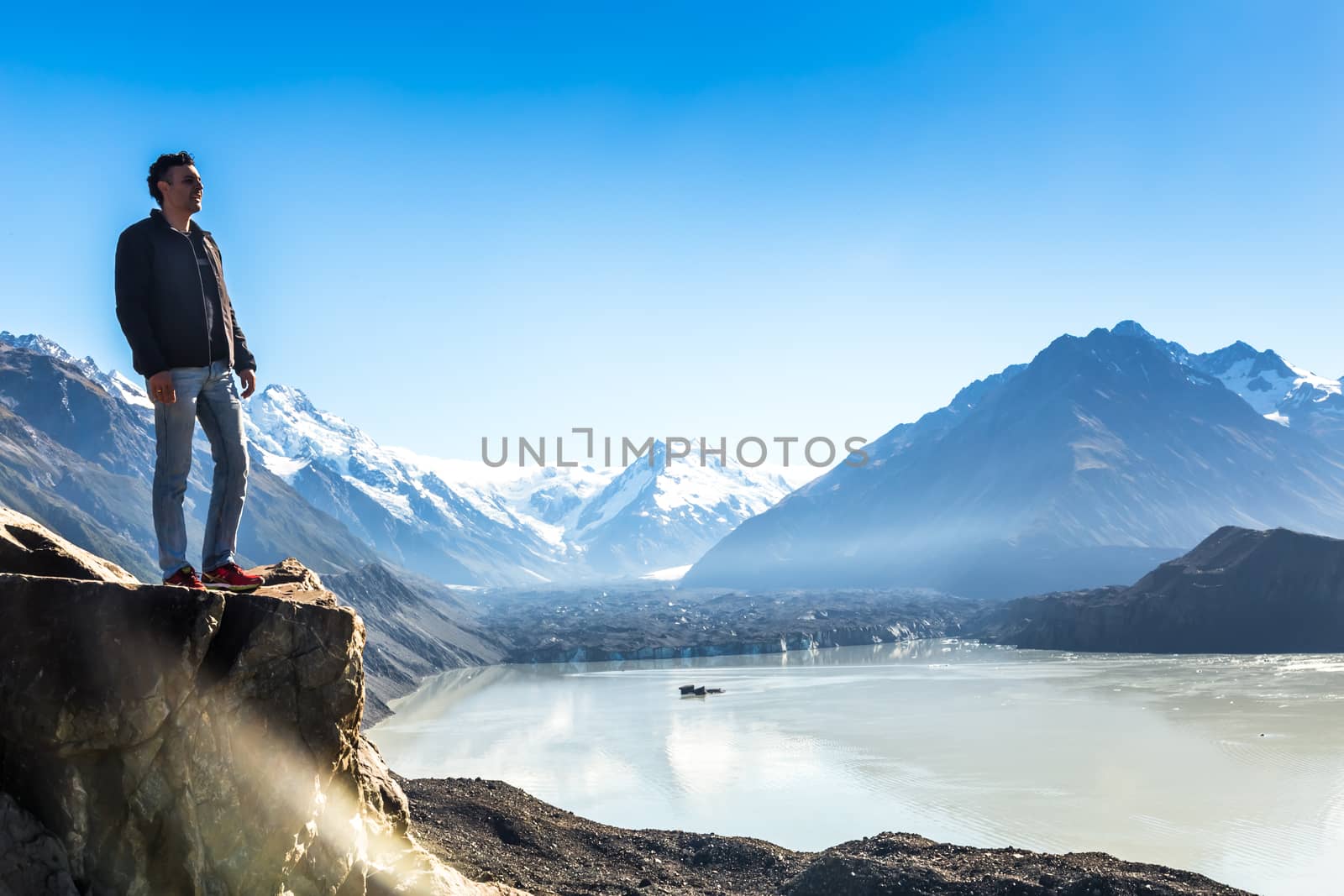 Mount Cook, New Zealand. by SeuMelhorClick