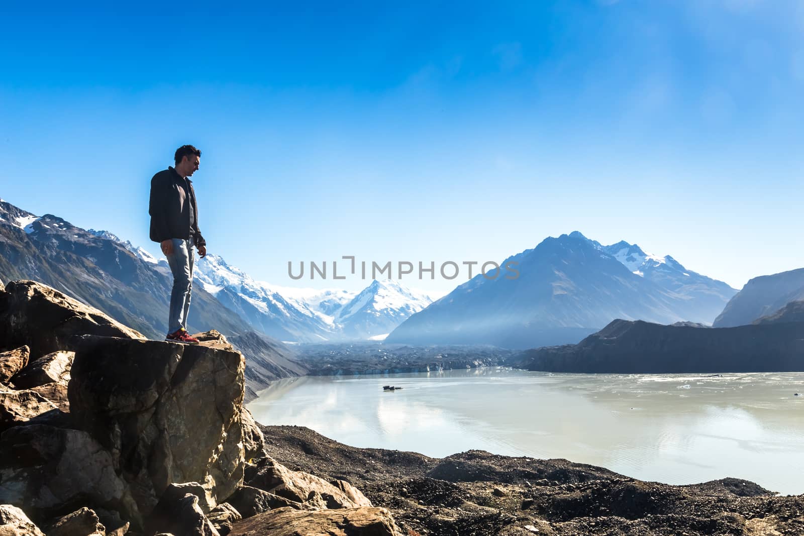 Mount Cook, New Zealand. by SeuMelhorClick
