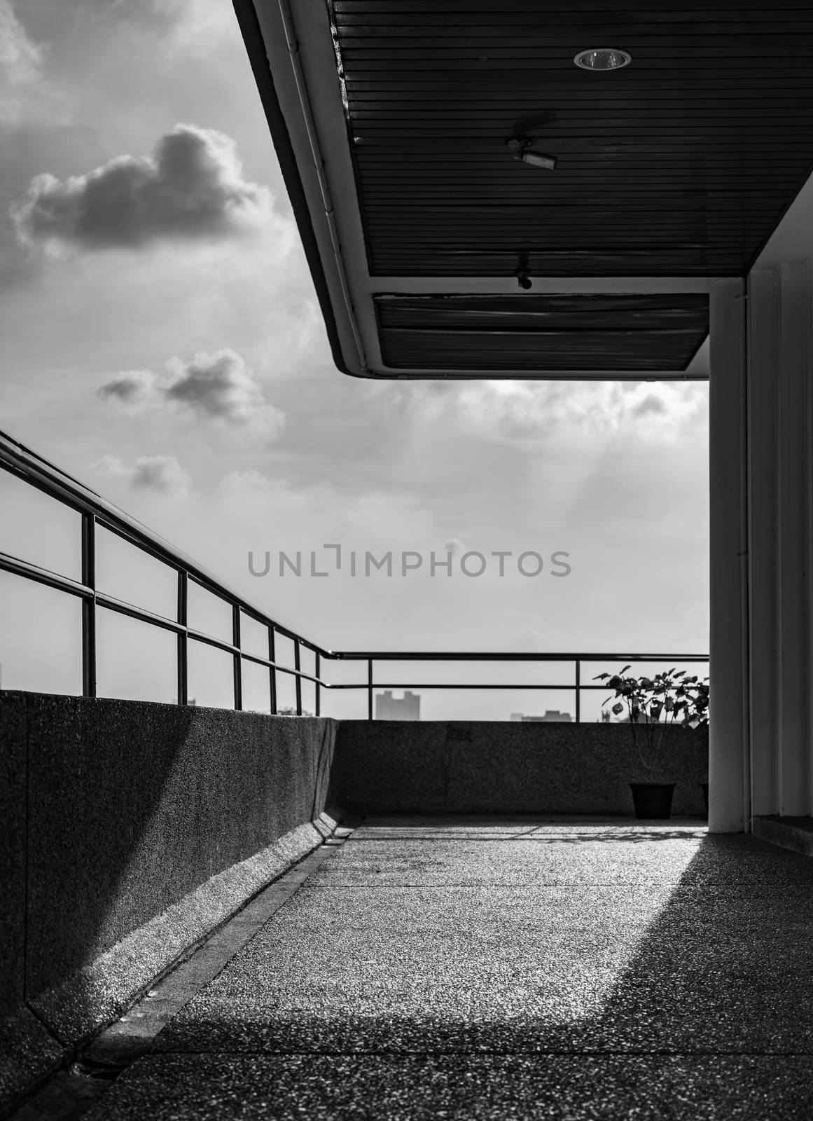Balcony of contemporary architecture. Modern terrace of apartmen by Fahroni
