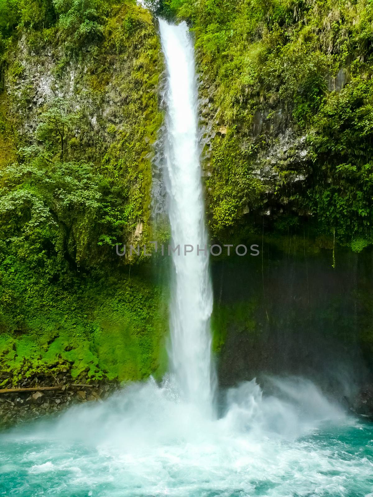 La Fortuna de San Carlos waterfall by nicousnake