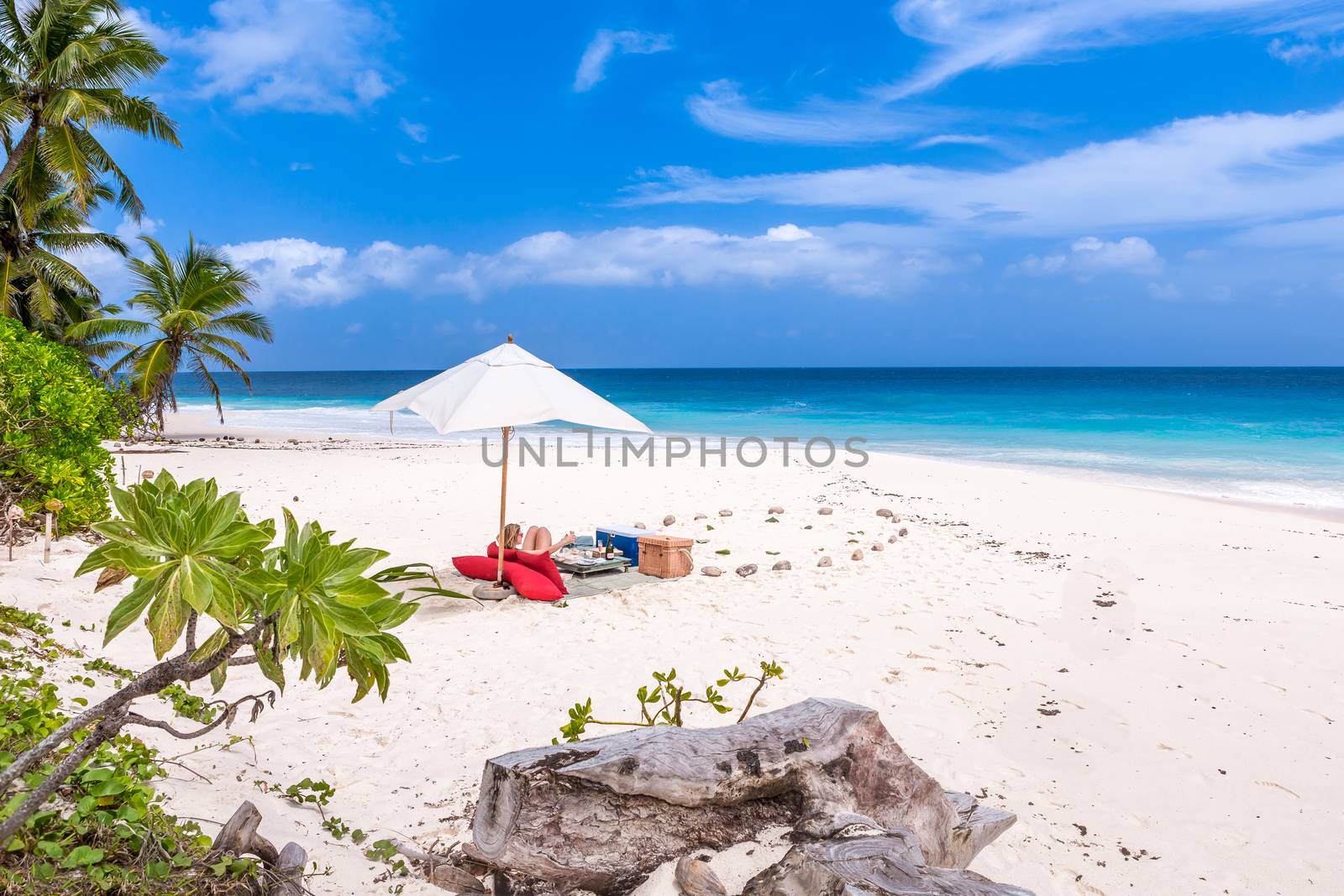 Seychelles, Paradise beach. La Digue at Anse Lazio, Source d’Argent