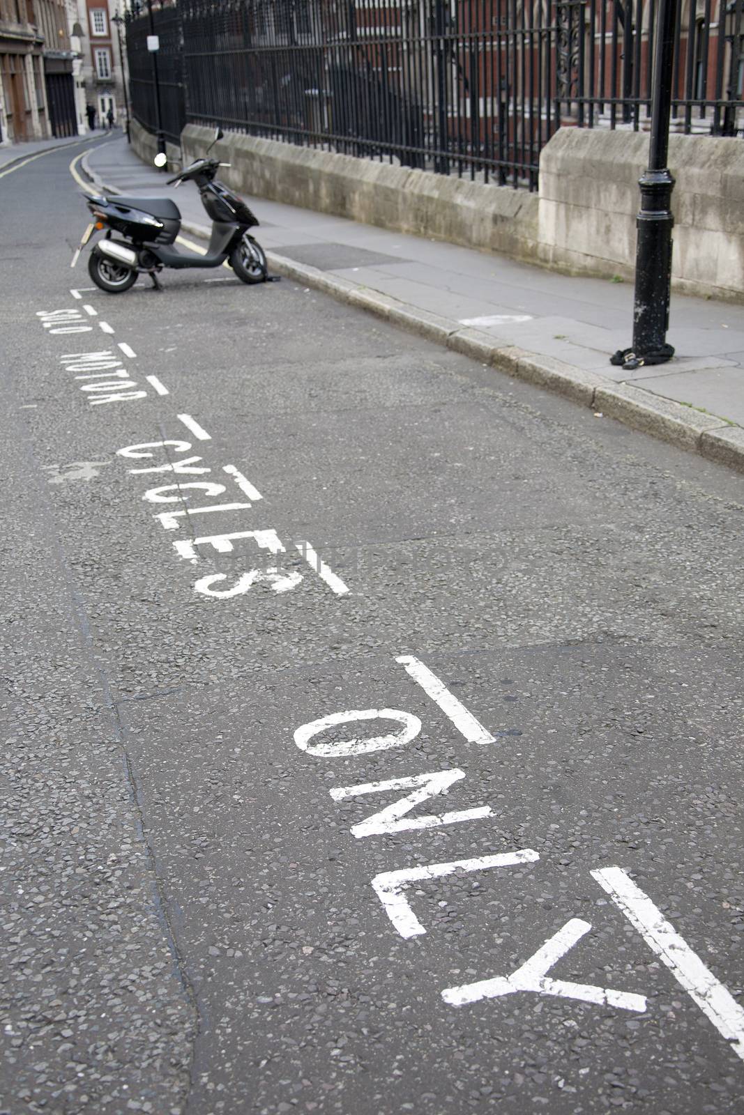 A London Bell Yard WC2 parking bay for solo motorcycles and scooters only with one scooter