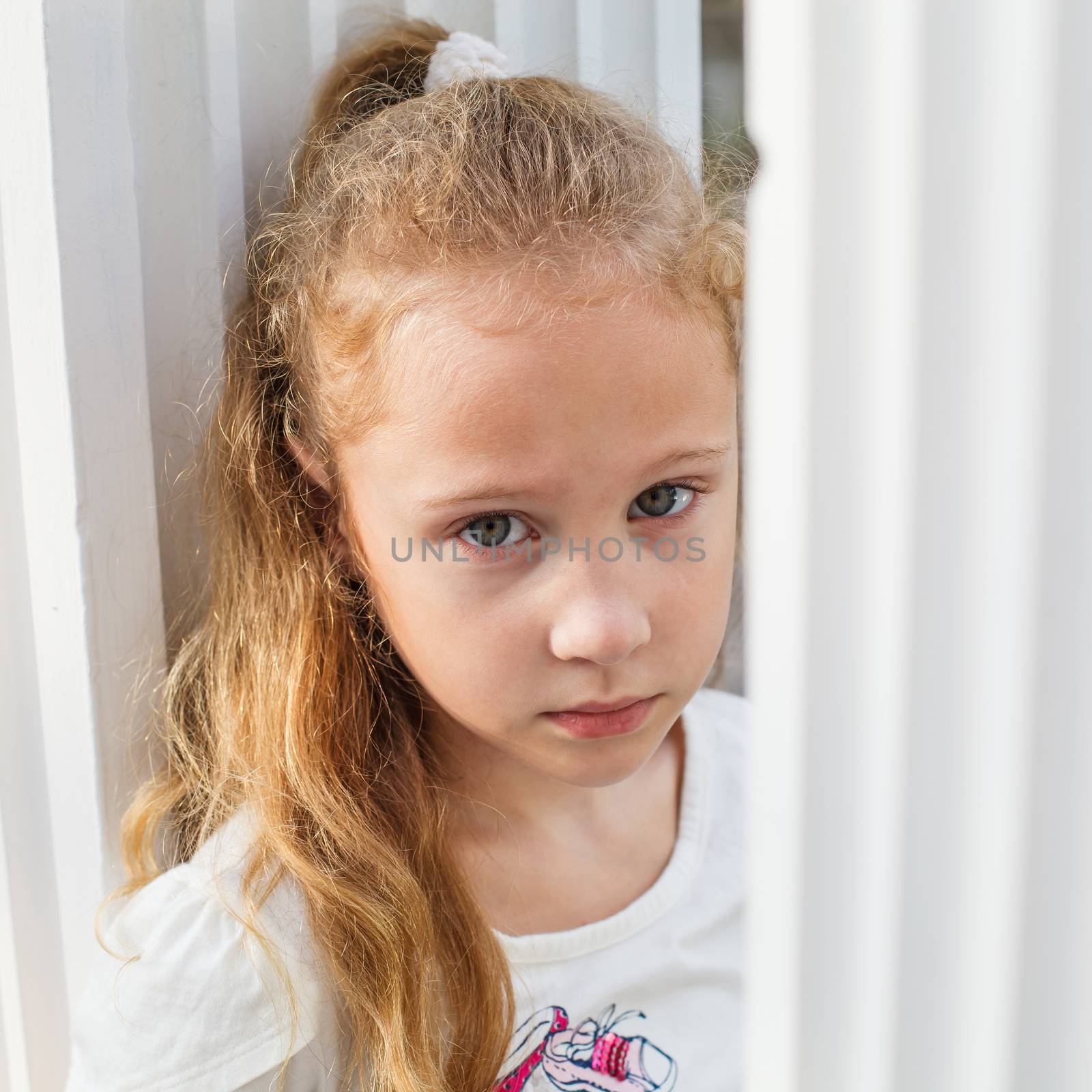 Sad little girl by altanaka