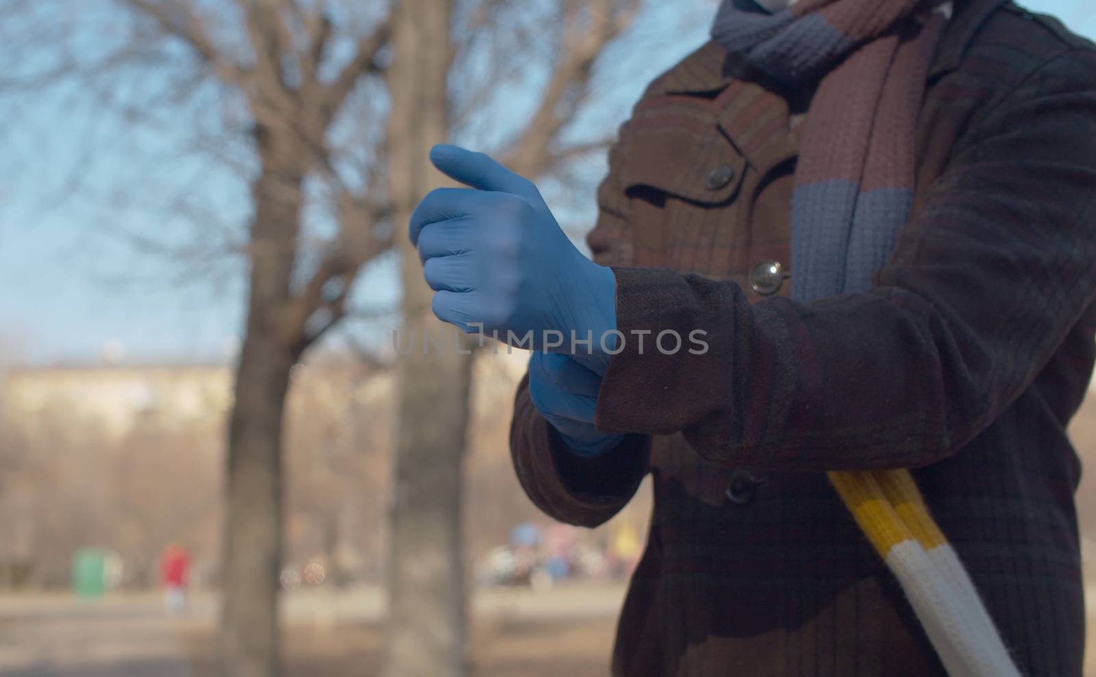 Man putting on protective gloves by Alize