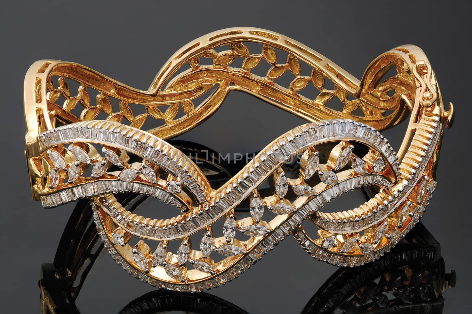 Indian Stone Gold jewelry Macro shot