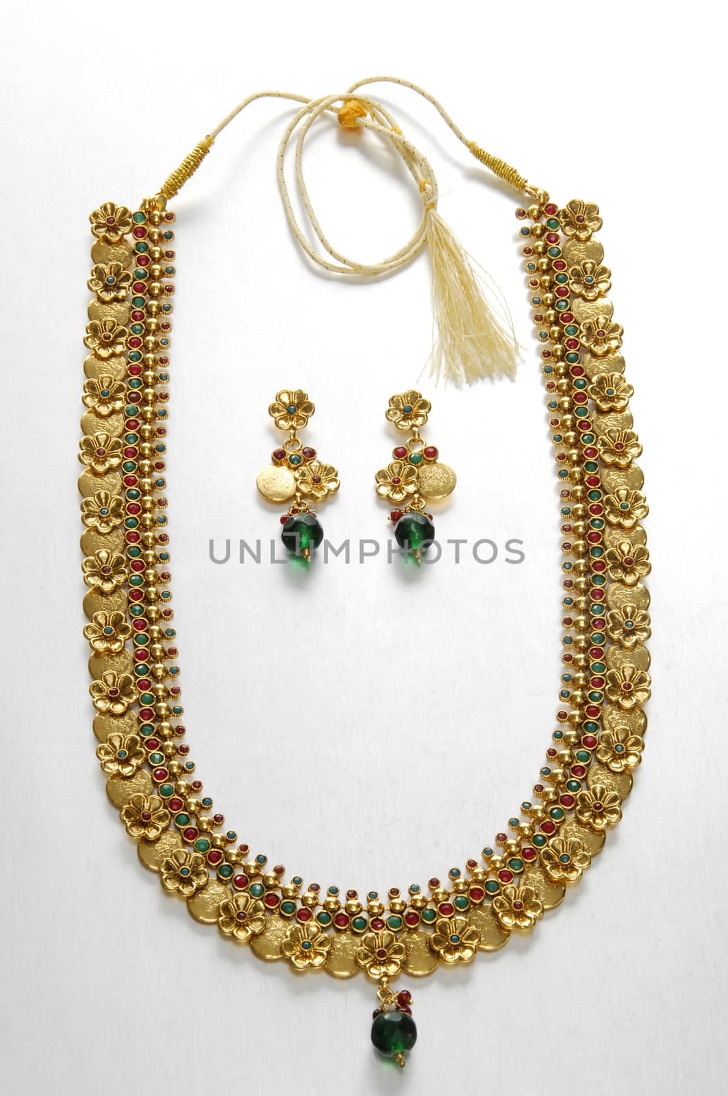 Gold jewelry Macro shot by rajastills