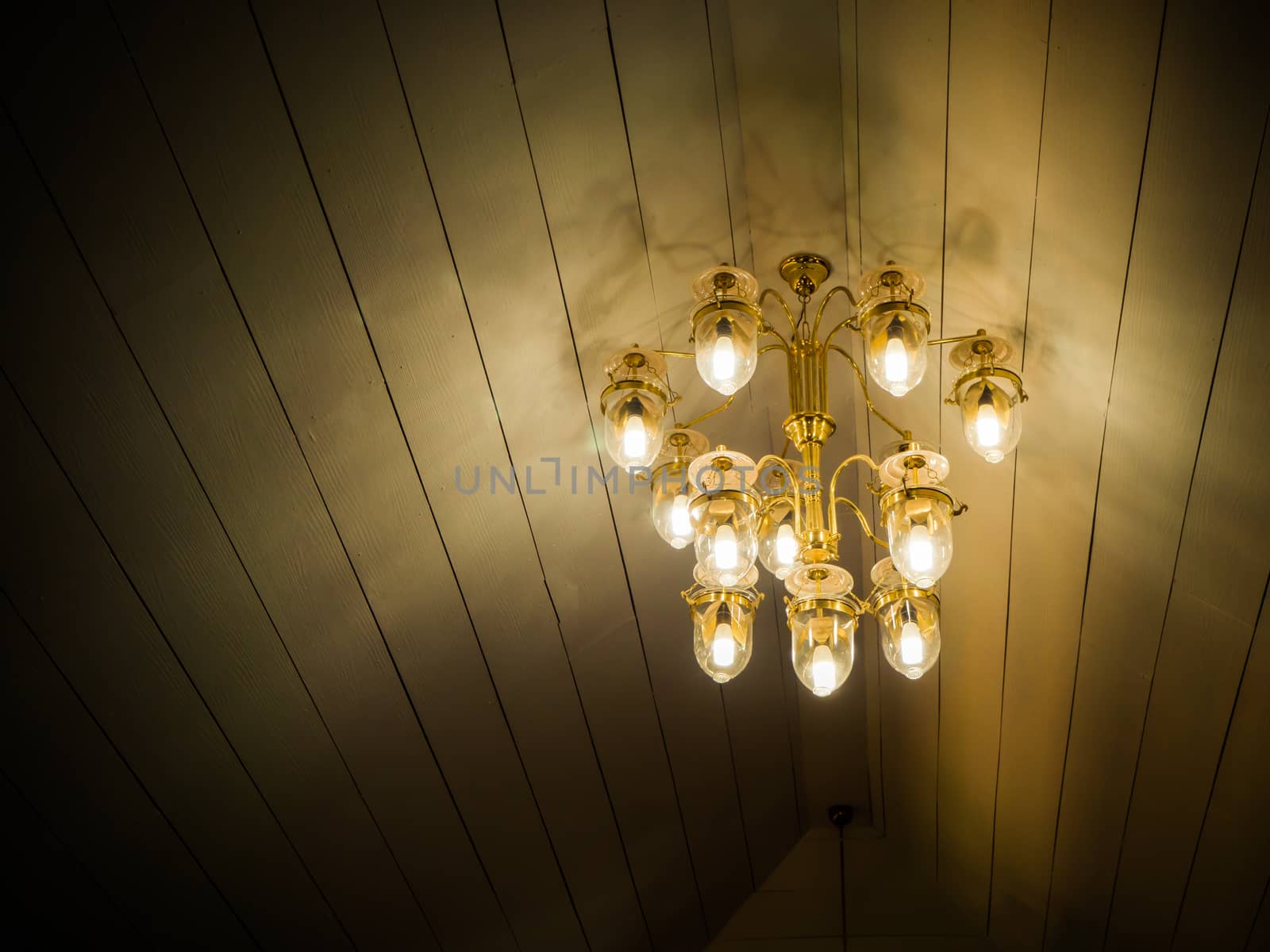 close up photo of chrystal chandelier lamp on the ceiling of a banquet hall