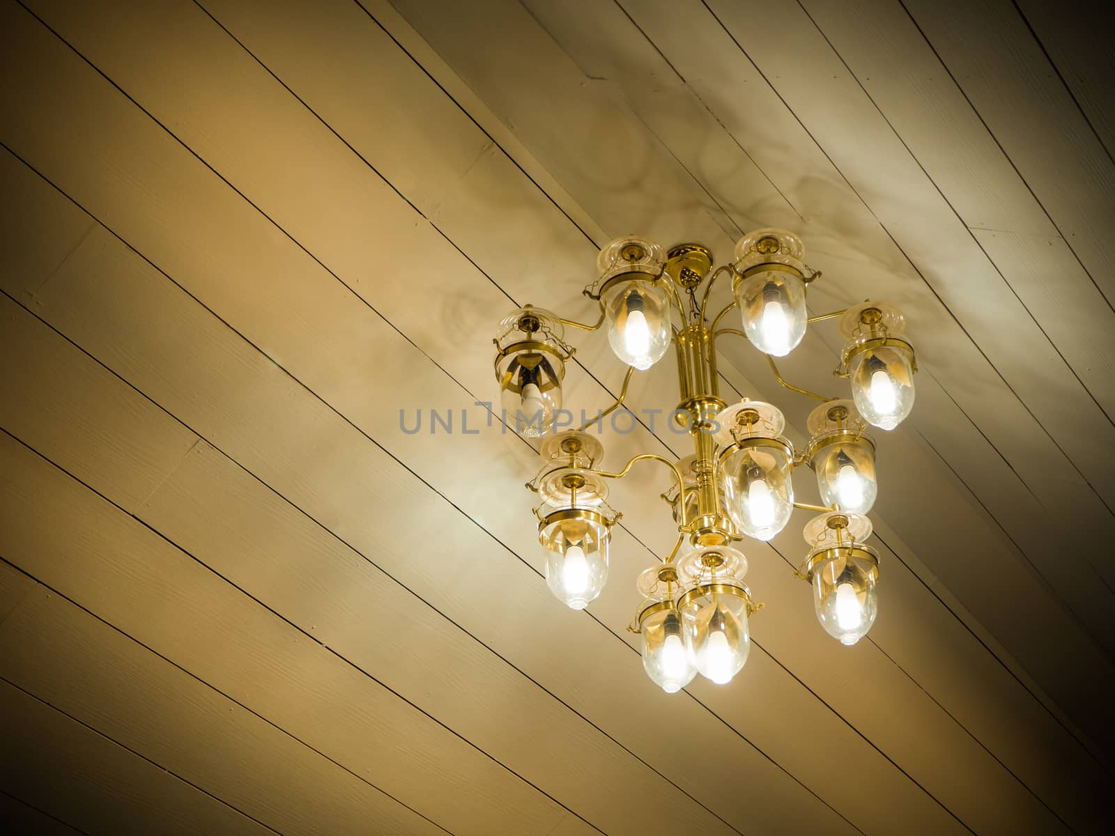 close up photo of chrystal chandelier lamp on the ceiling of a banquet hall