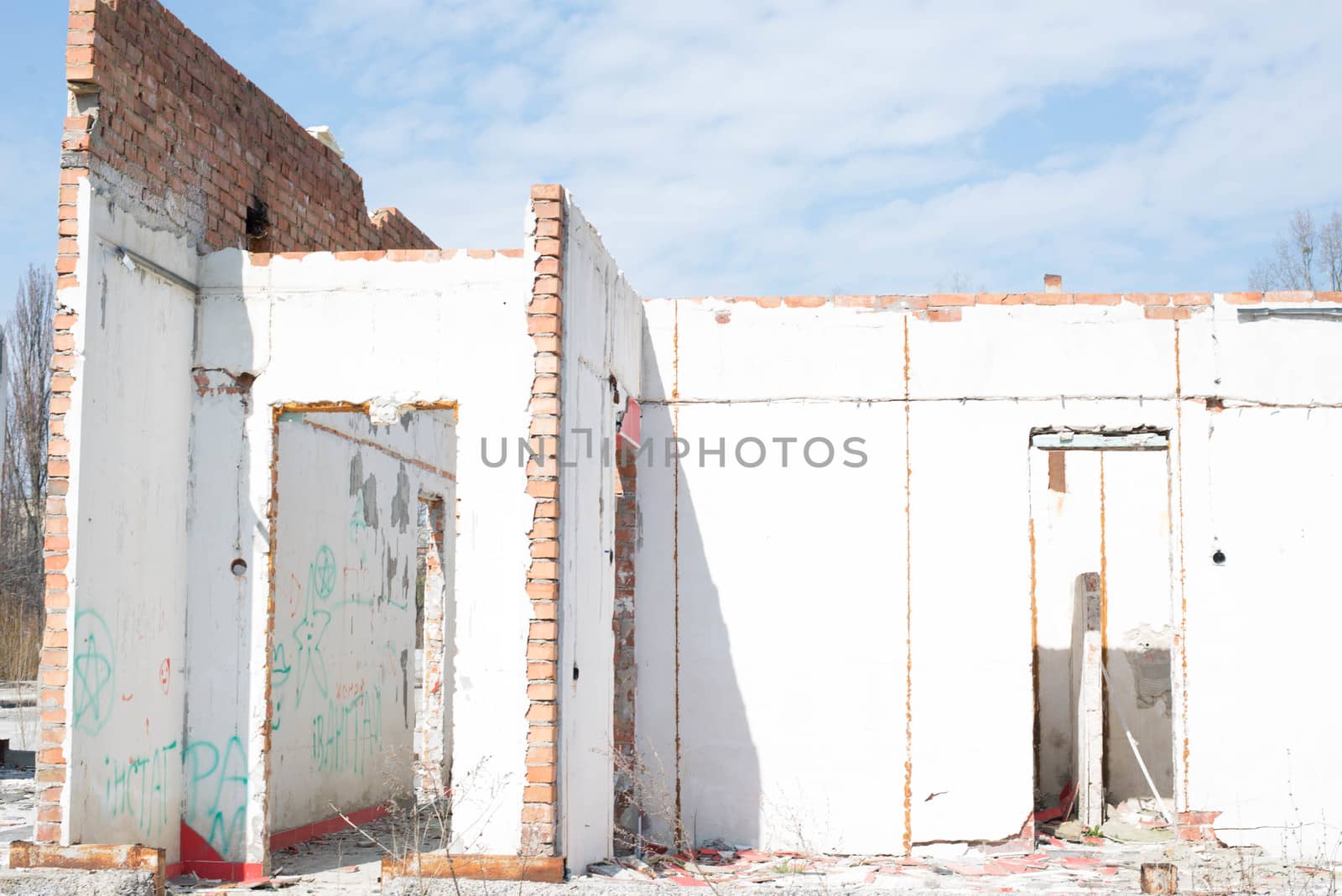 Old dilapidated houses by SemFid