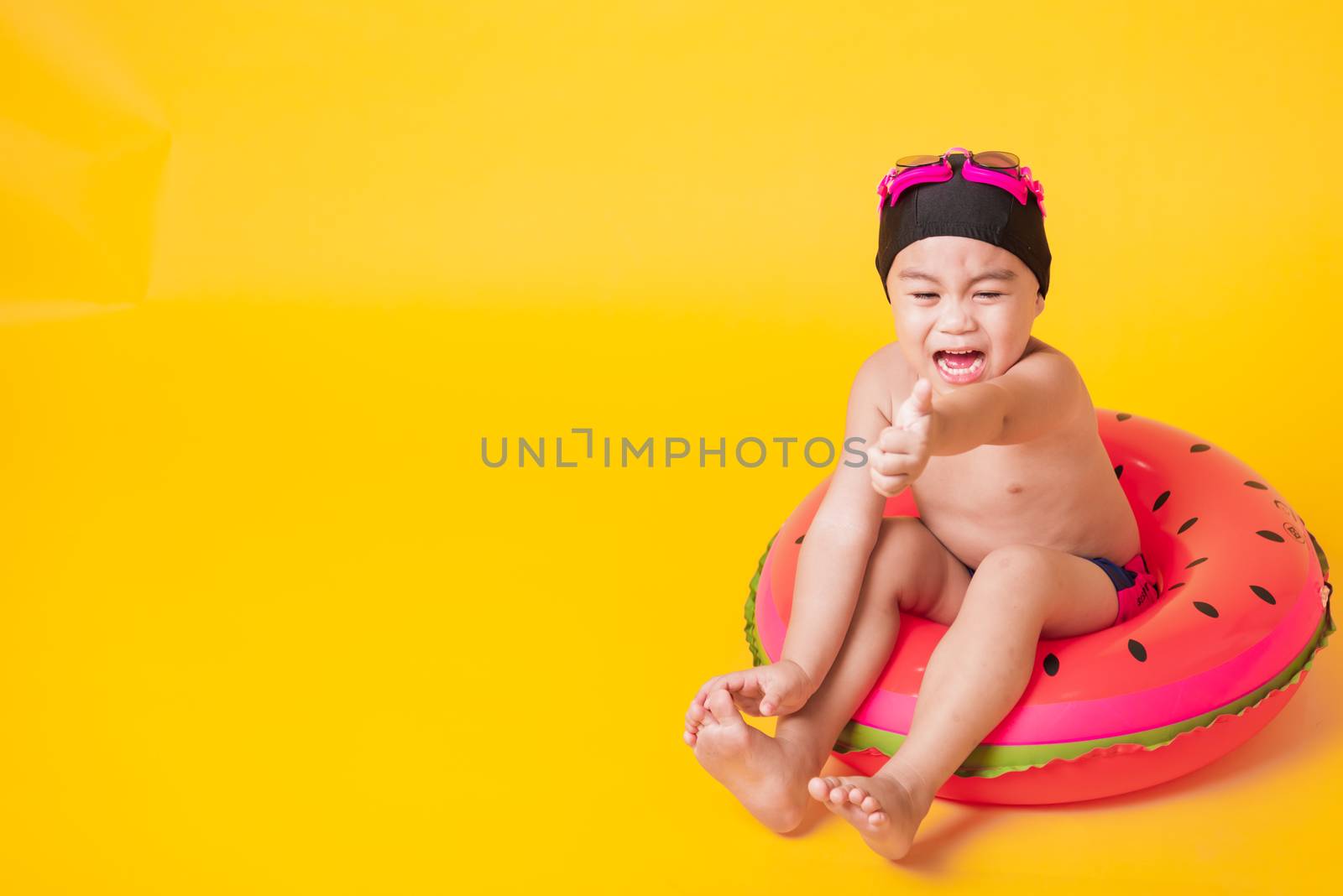 Kid hav fun sit in inflatable by Sorapop