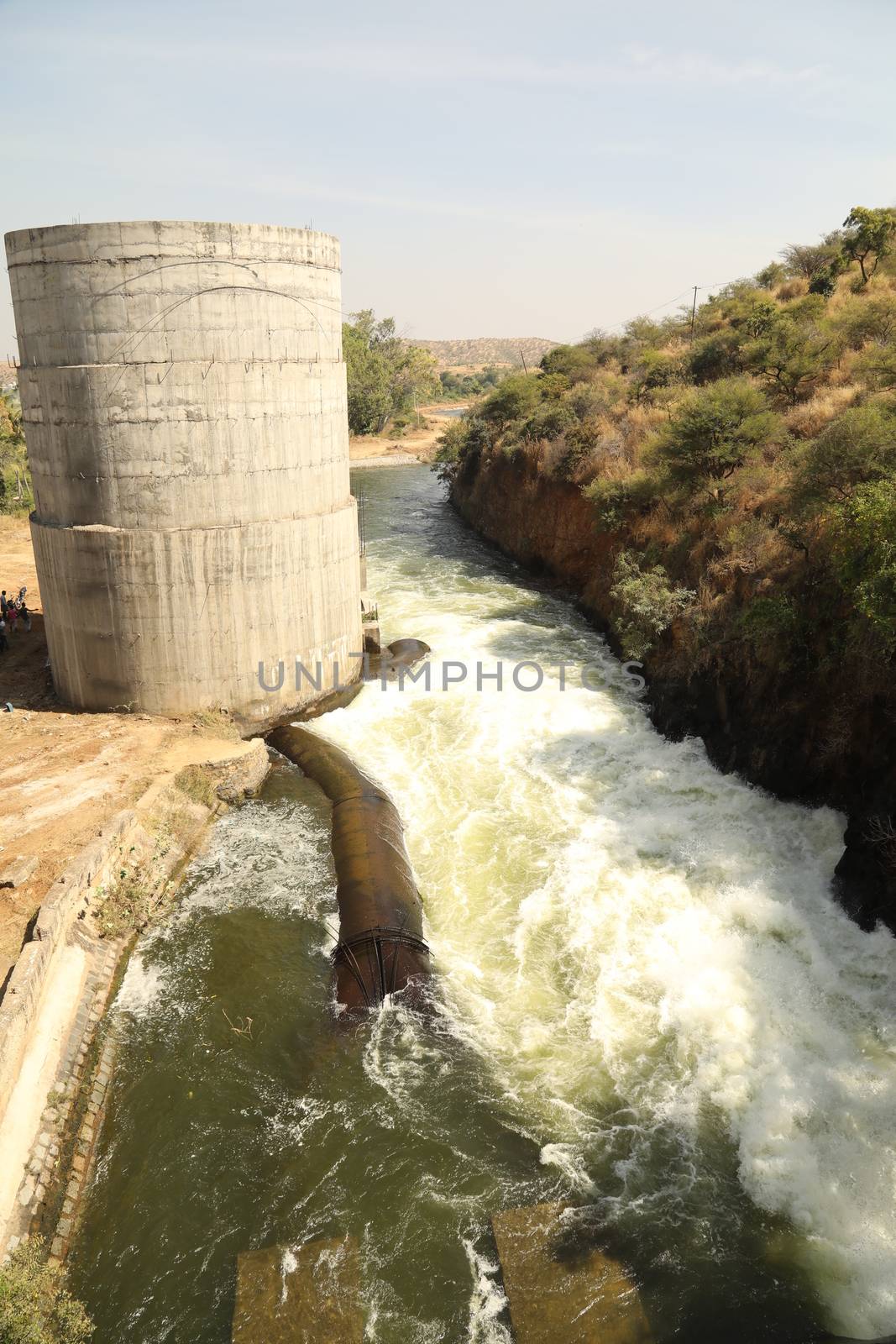 Water Slashes at Dam by rajastills
