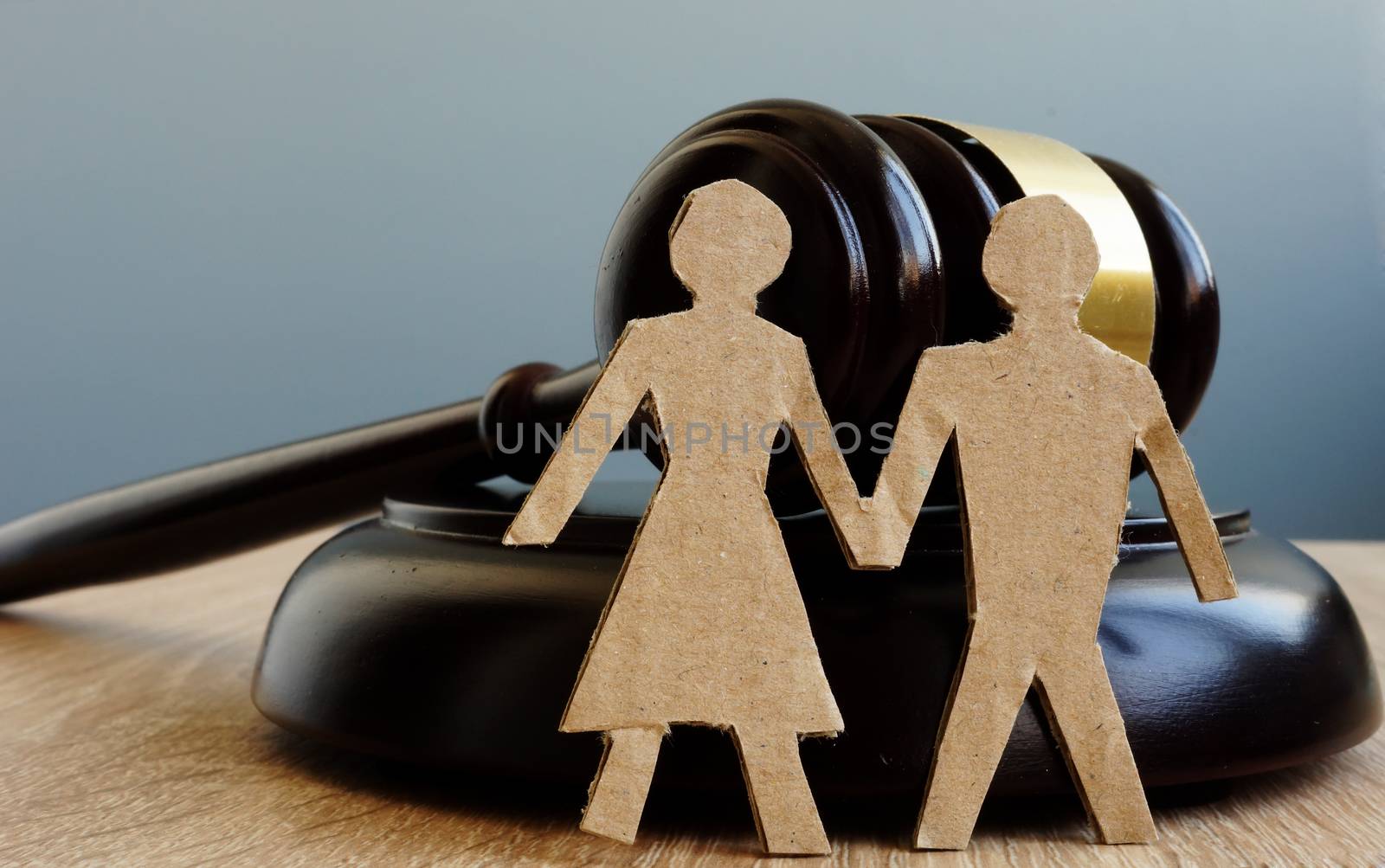 Divorce and alimony. Relationship problems. Gavel and figures of couple.