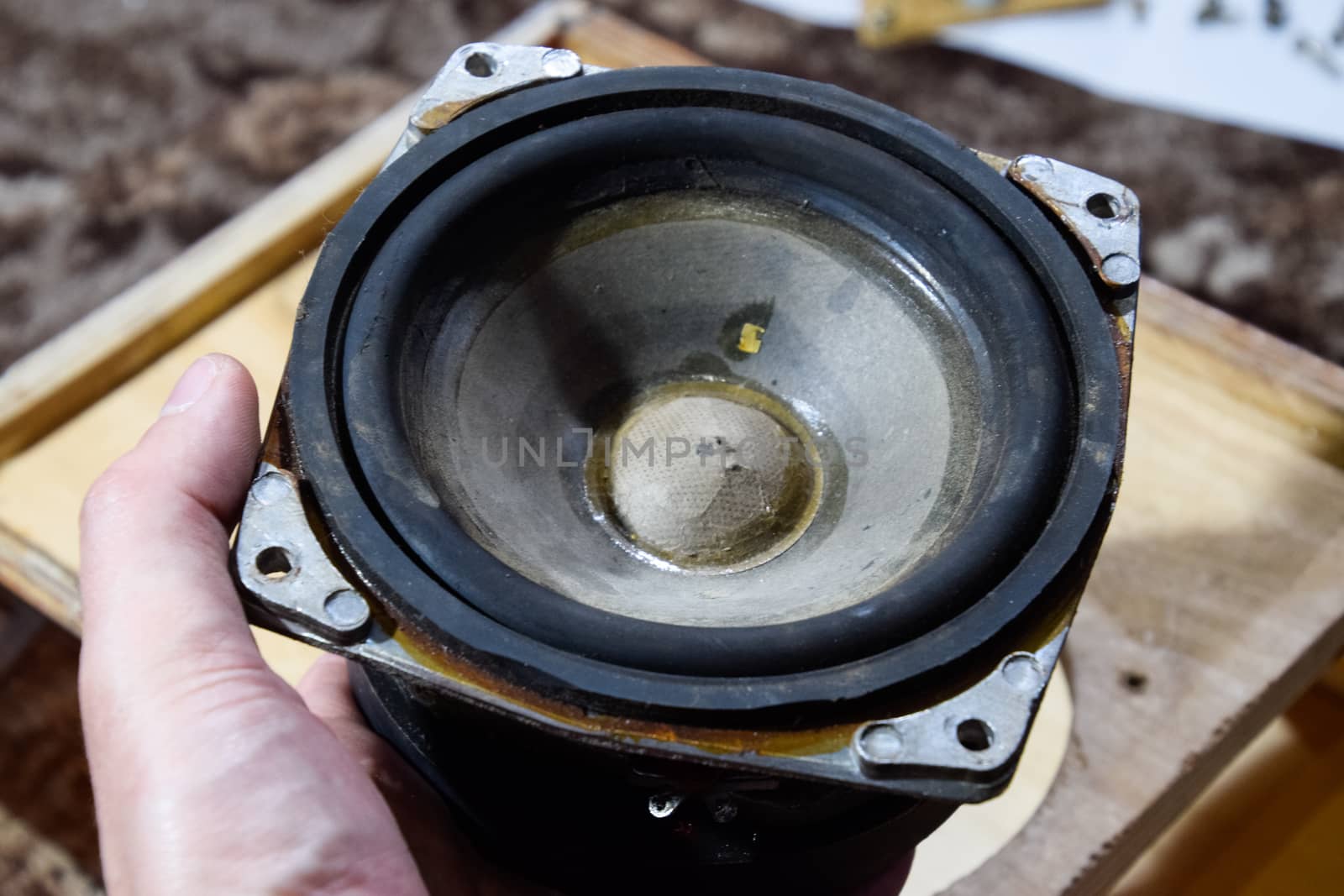 Parsing the speaker. Parsing the speaker. Subwoofer 15gdn Revision of the speakers. Column speaker 15AS-208. Vintage Soviet bookshelf acoustics.