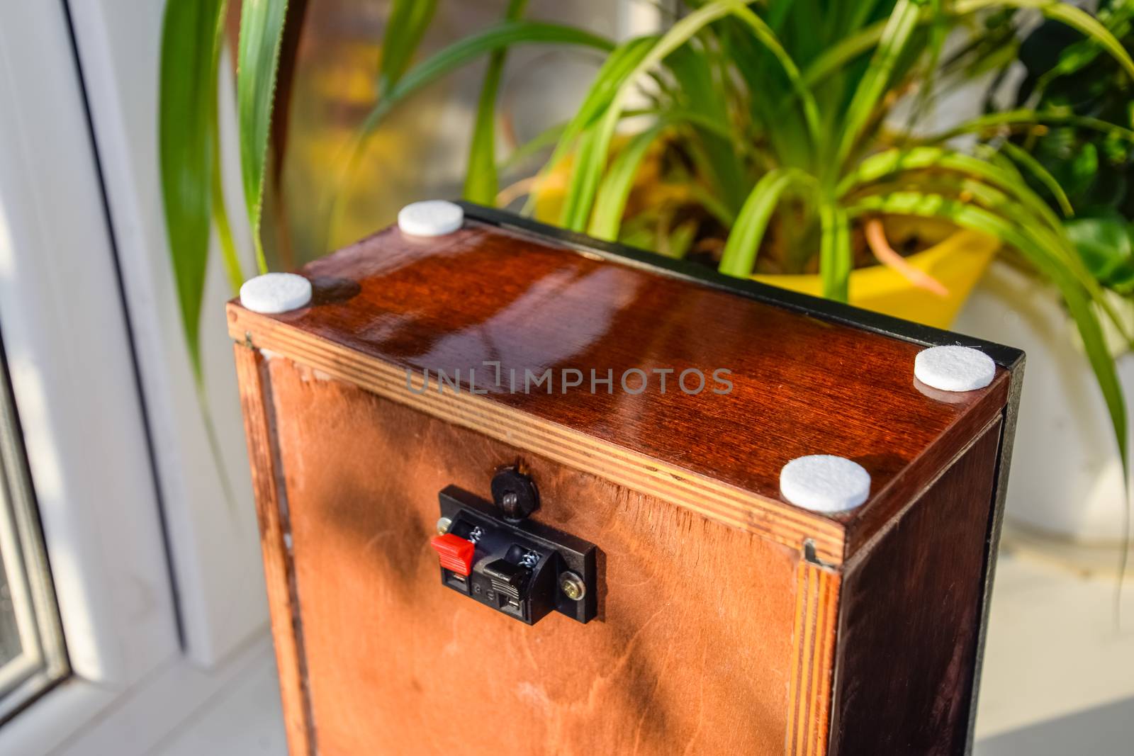 The back of the speakers. Terminals for attaching speaker wires to the speaker. Column speaker 15AS-208. Vintage Soviet bookshelf acoustics.