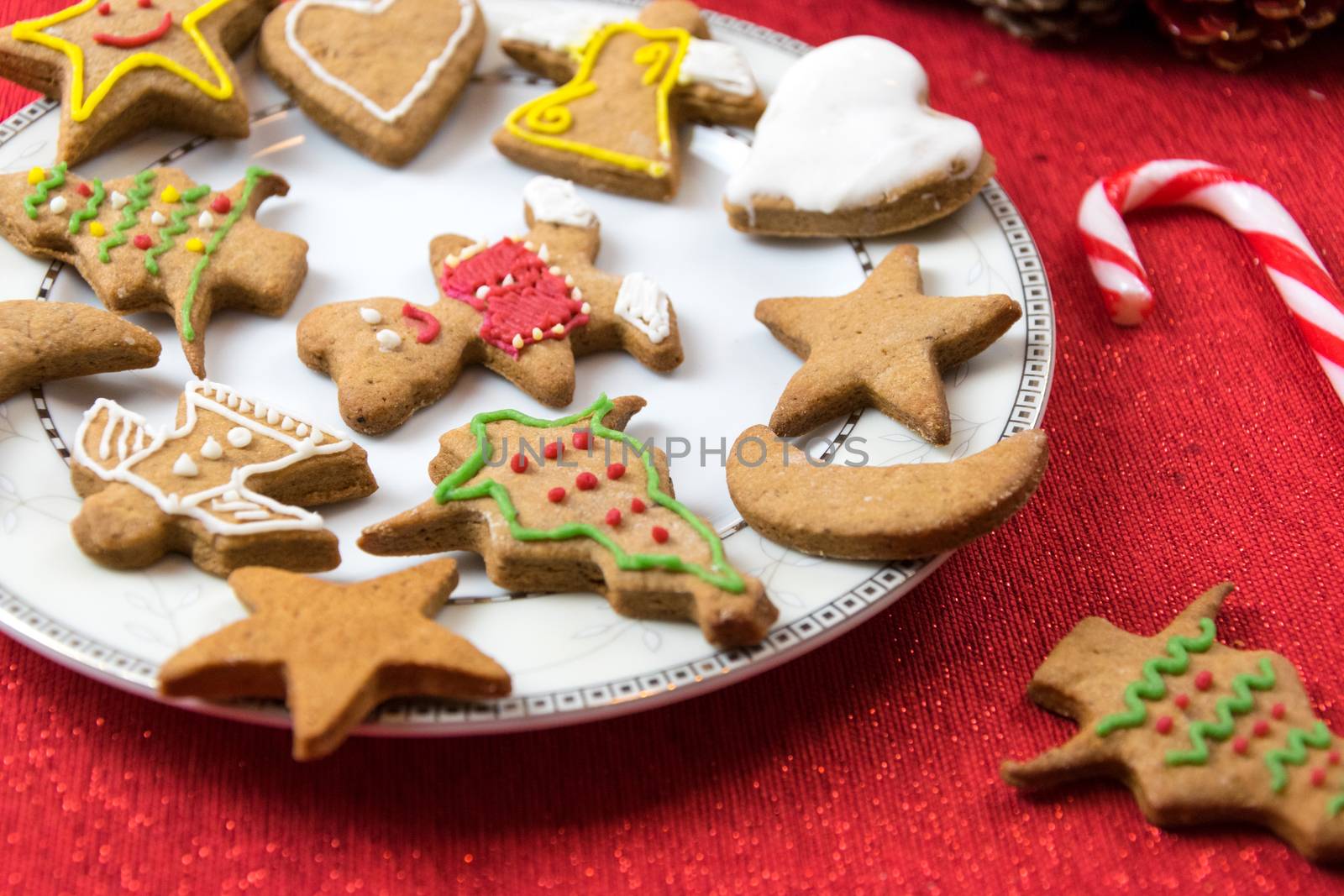 Homemade Christmas gingerbreads by wdnet_studio