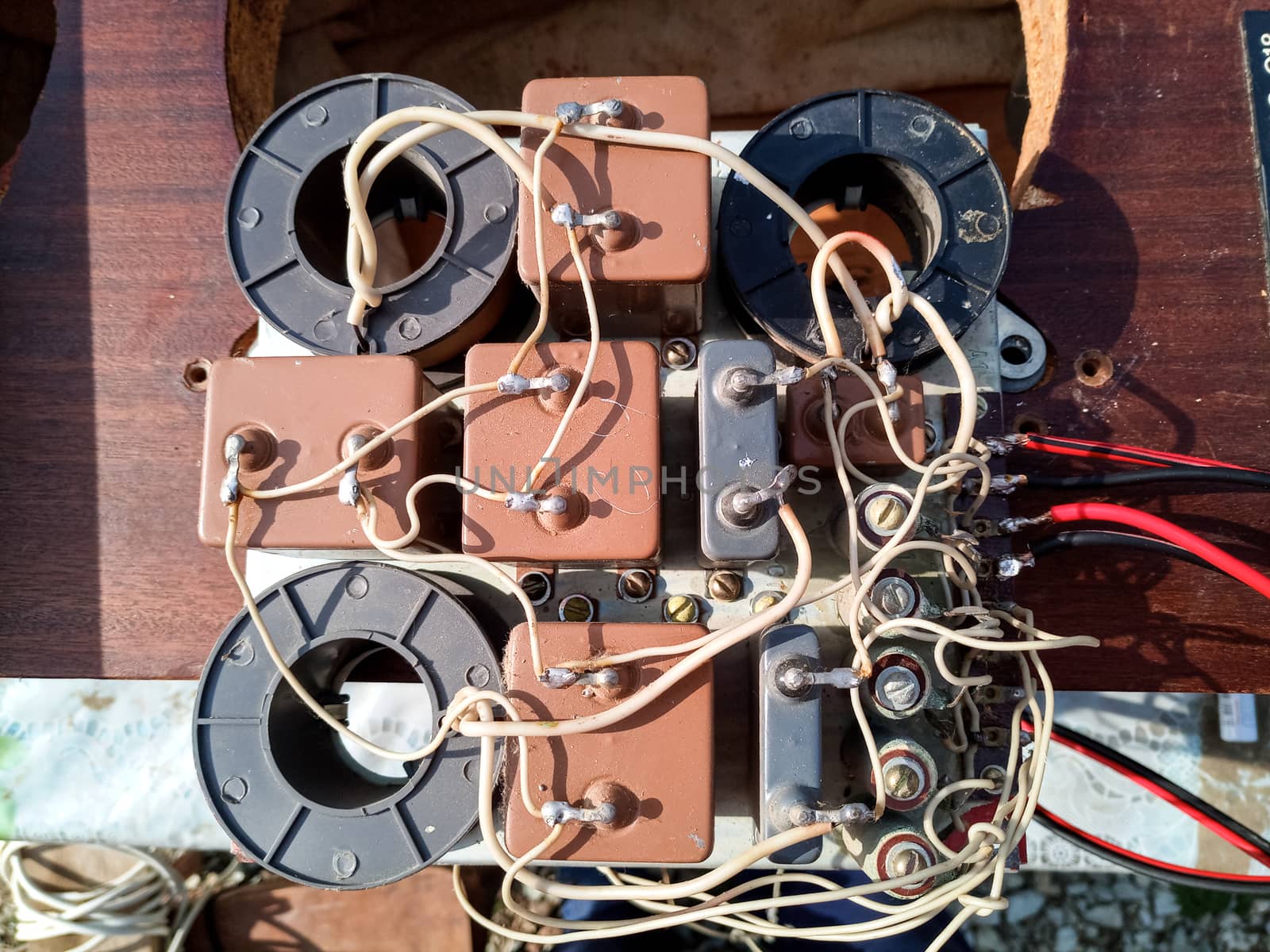 Acoustic filter - crossover, Amphiton 35AC-018 vintage acoustic system. Capacitors and coils on the circuit board.