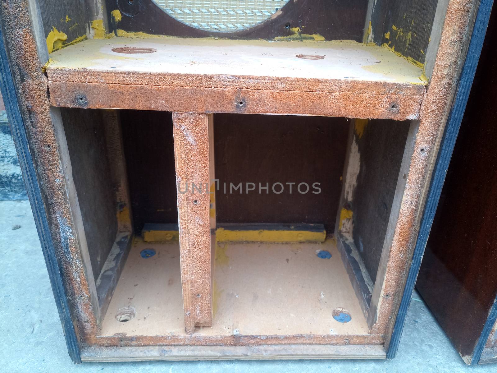 Cases from speakers Symphony 2. Retro acoustics of the 1960s.