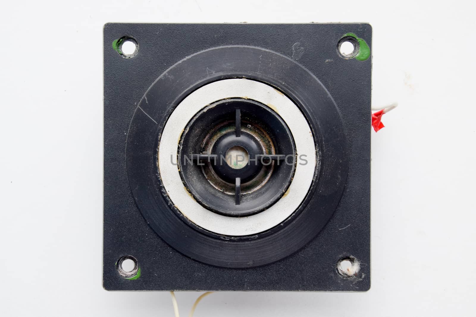 High-frequency speaker 6GDV-7-16 on a white background. A component of a three-way speaker system.