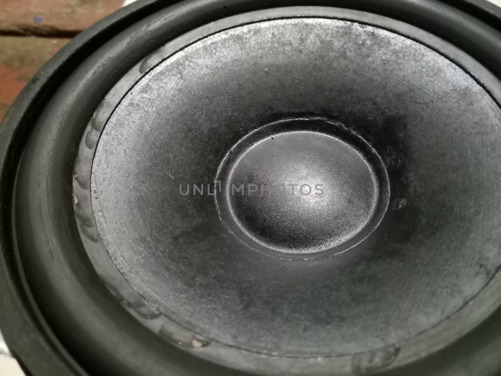 Repair of acoustic dynamics, ration soldering wire on the speaker. Nickel cobalt speaker 25gd-26
