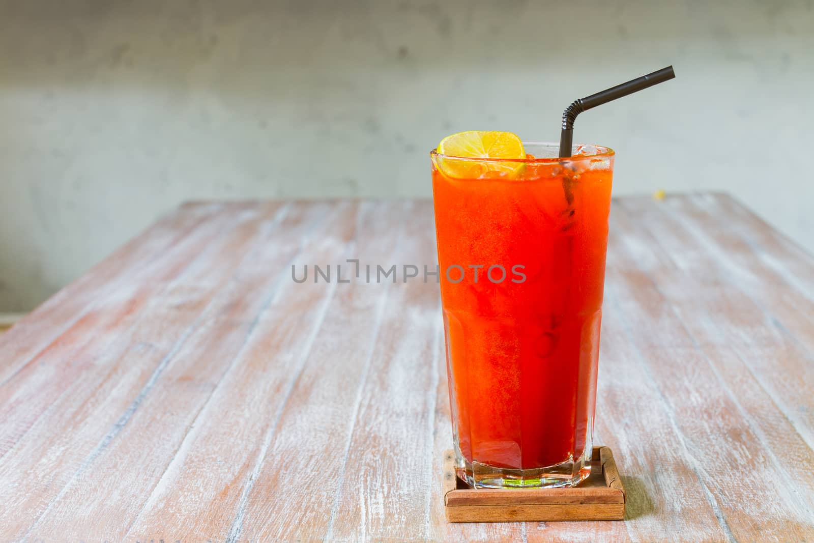 Ice tea glasss with lemon on wooden table background.