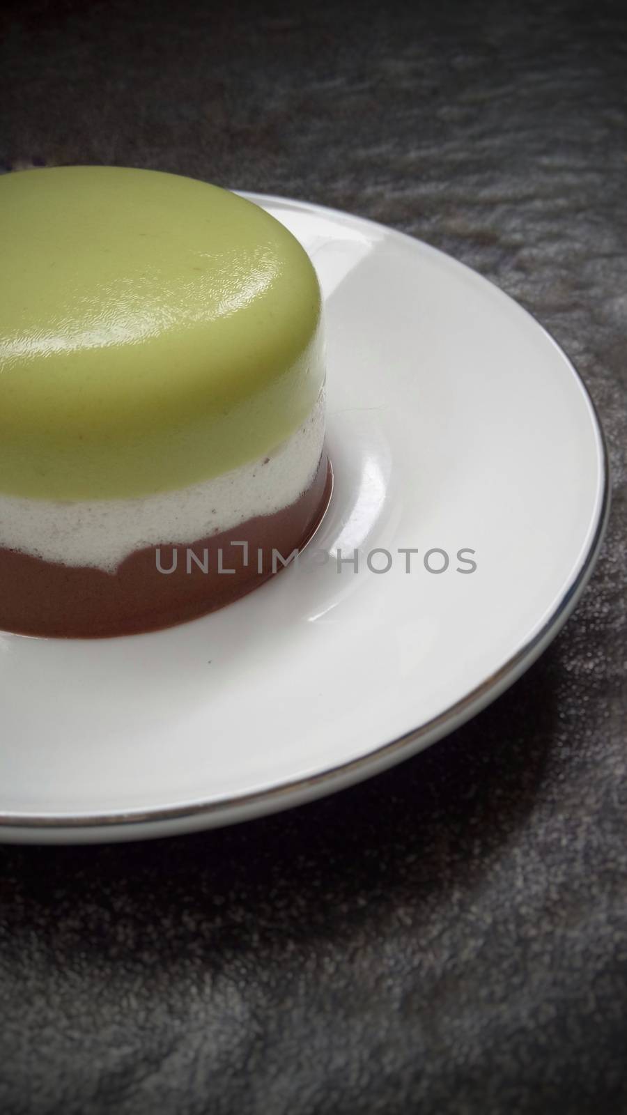 green white chocolate pudding cake