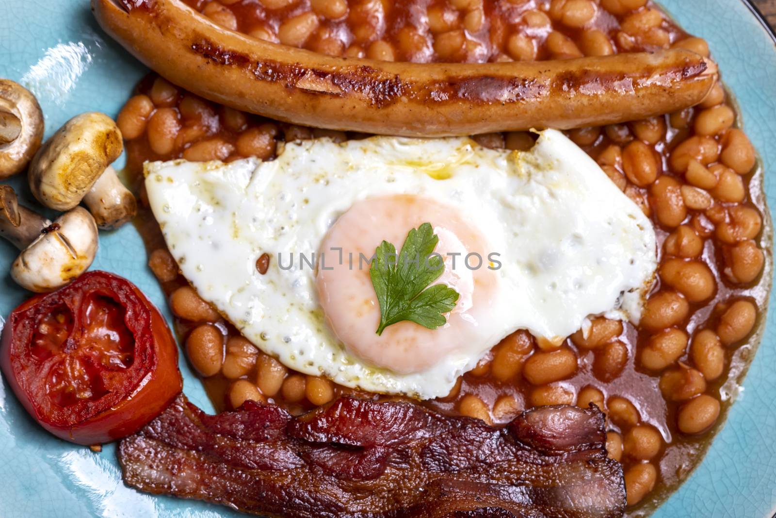 full englisch breakfast on a plate