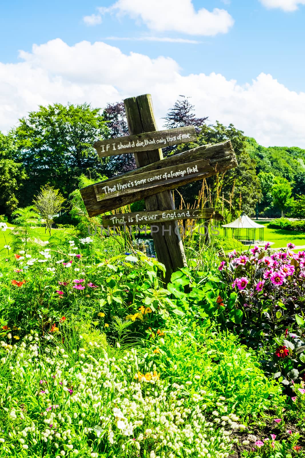 War memorial and flower garden in Avenham and Miller park