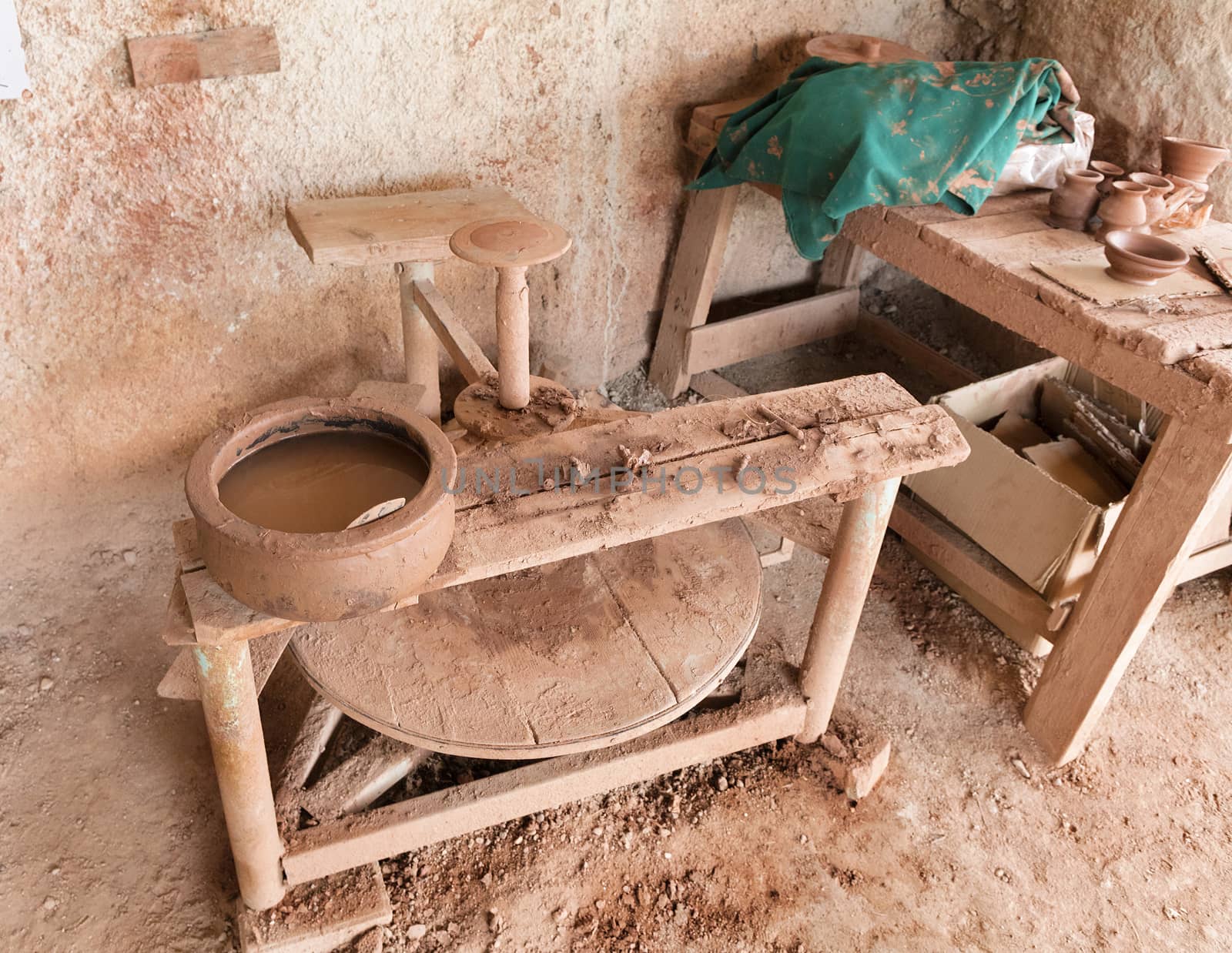 Primitive wooden pottery and red clay are the tools of an ancient artisan